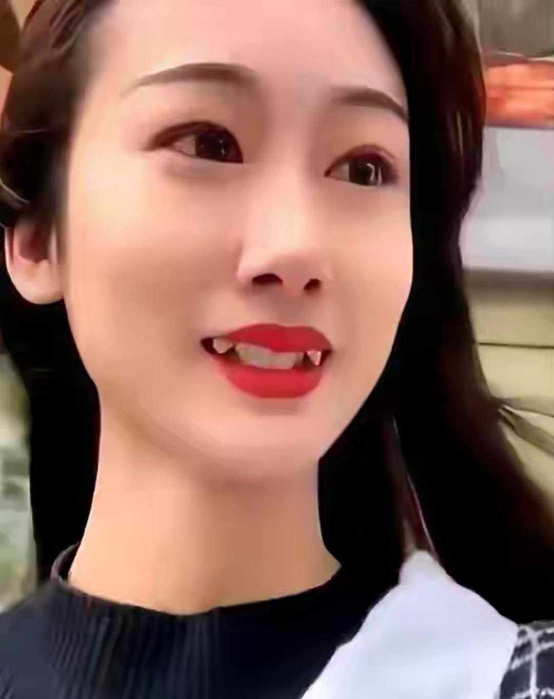 身边的朋友也会嘲笑她,还给她起了一个外号叫虎牙妹,令她感到十分