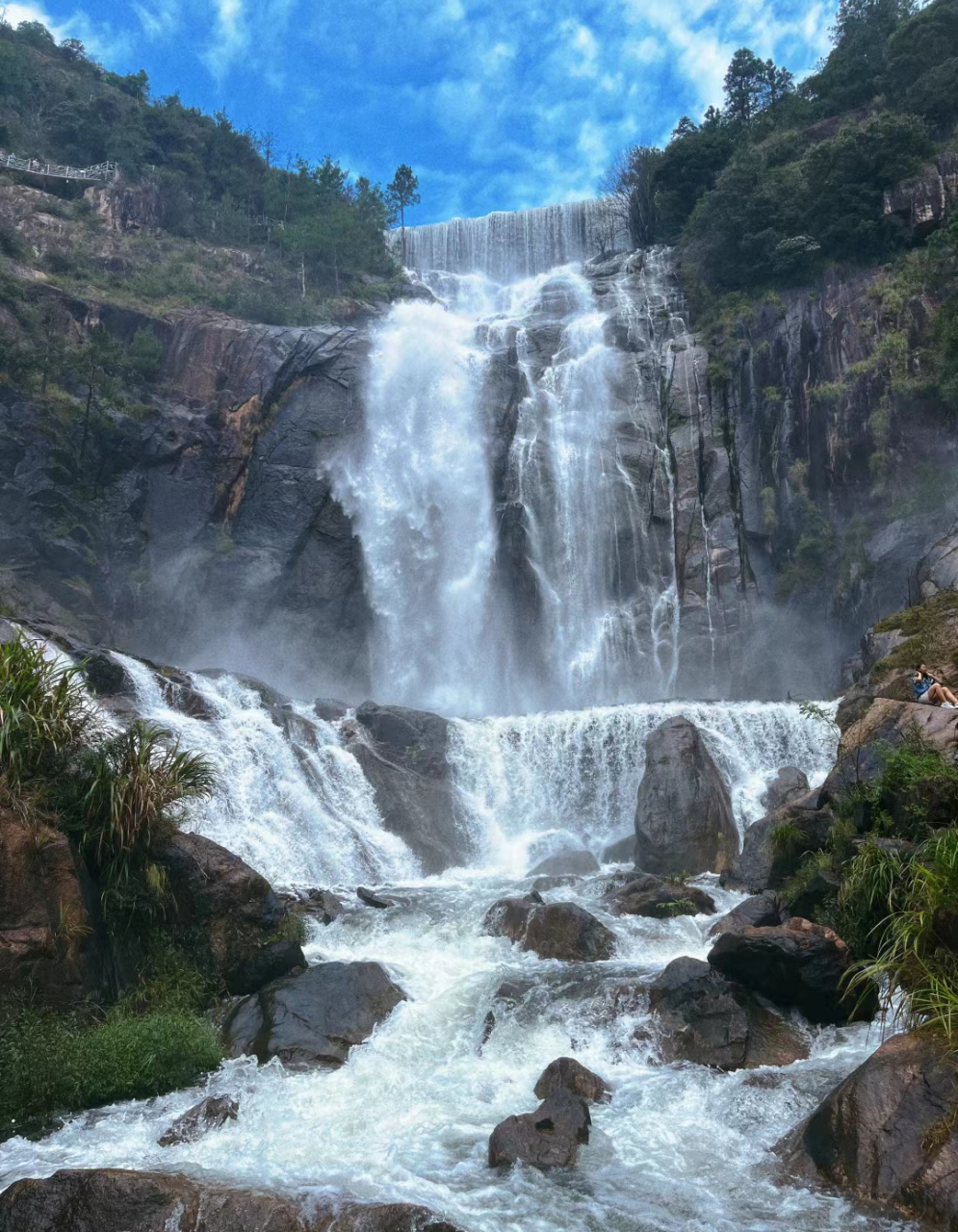 台州十大最好玩的景点  1,天台山: 台州著名景点,有国清寺,石梁飞瀑等