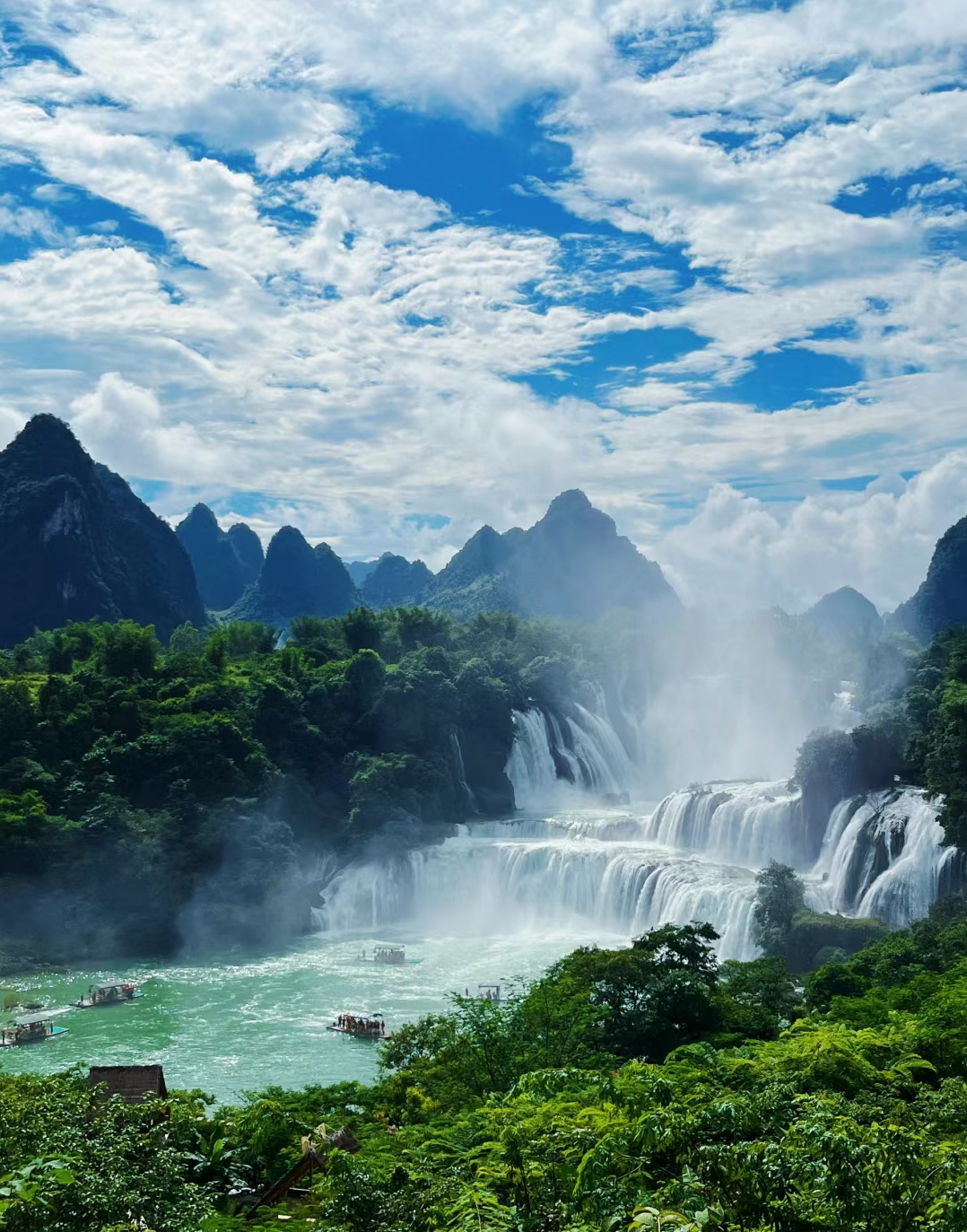 5℃,拥有众多峡谷和瀑布,是避暑的好