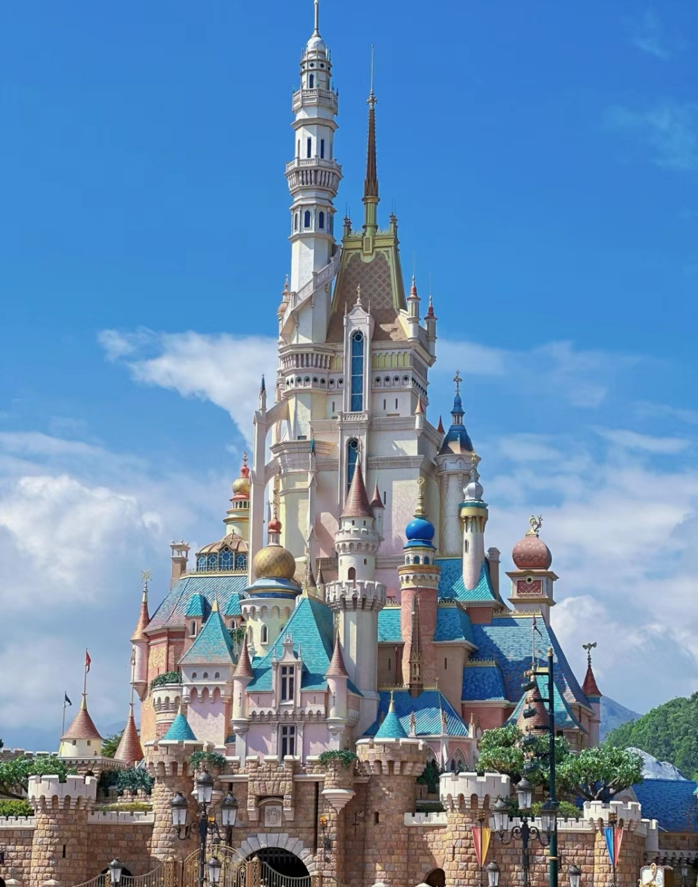 珠三角十大著名旅游景点  1,香港迪士尼乐园 —— 作为中国首座迪士尼