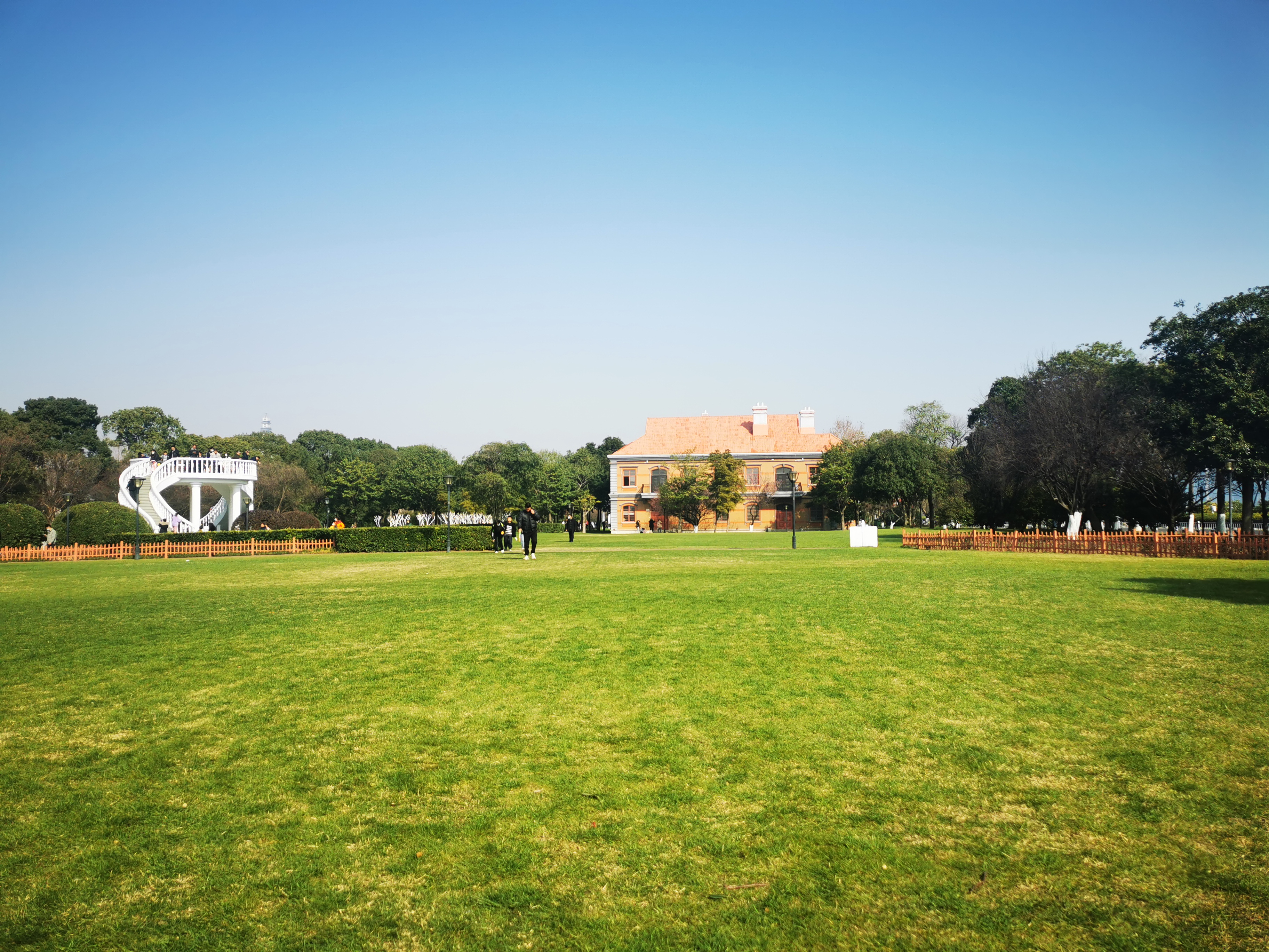 新的一年开始了,不想再那么急匆匆的朝着年底奔,好像闯关一样