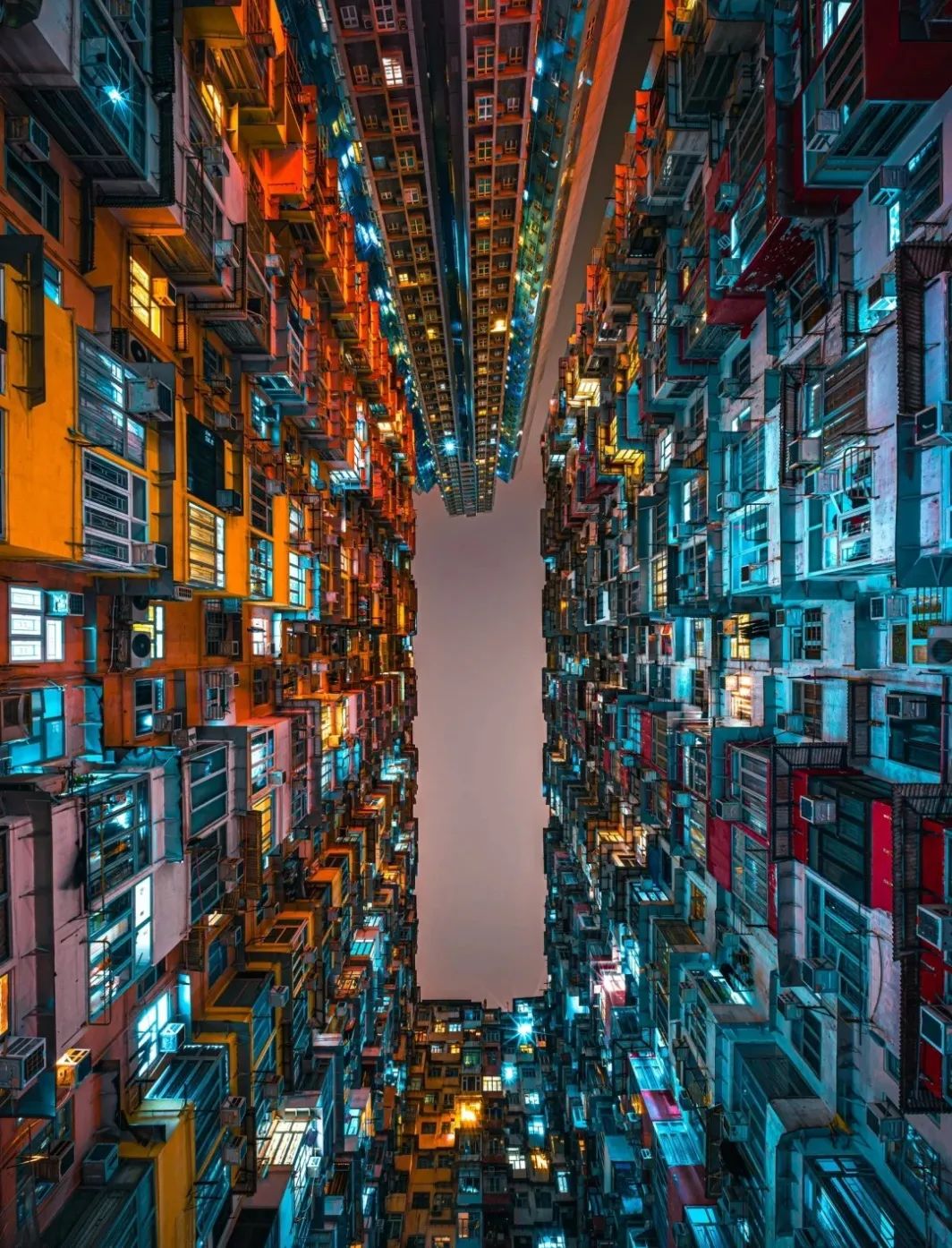 香港"怪兽大厦"鸽子楼,现代版"九龙城寨"!