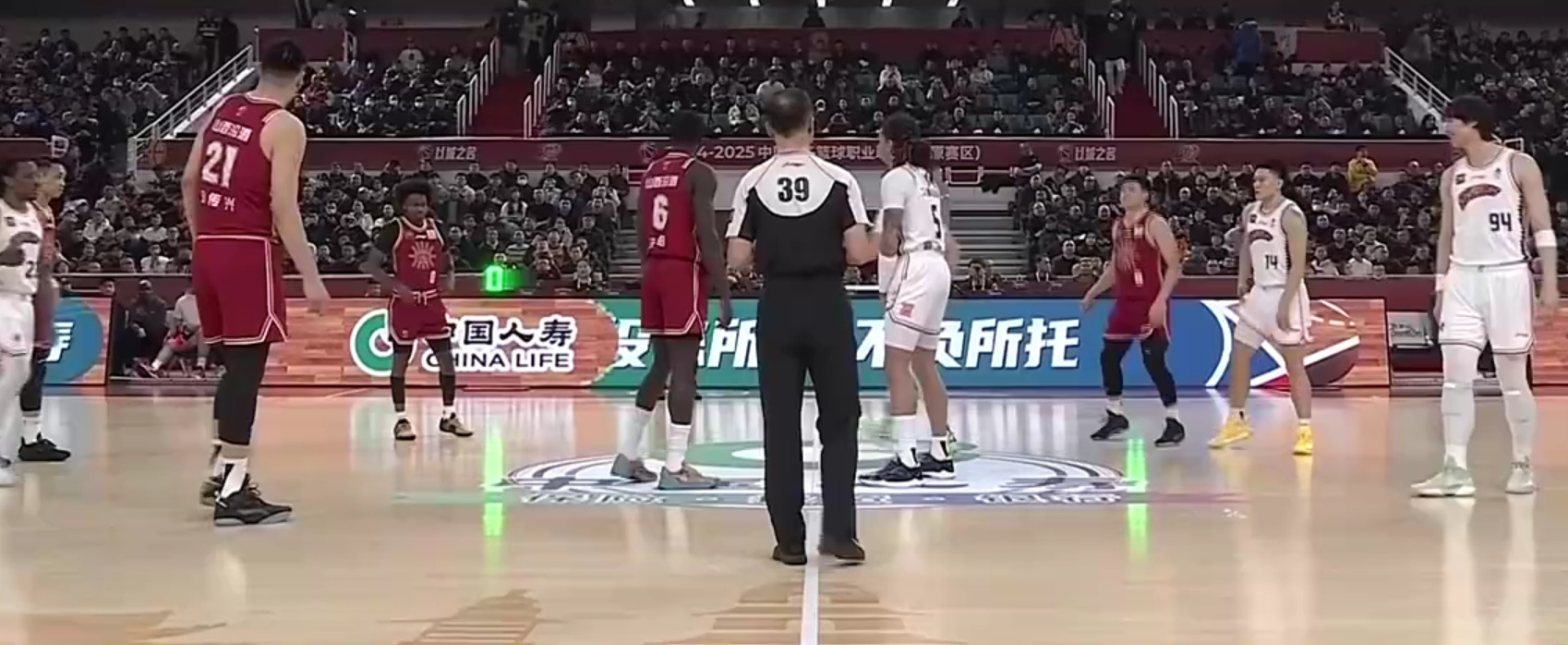 上海队逆转取胜，结束两连败