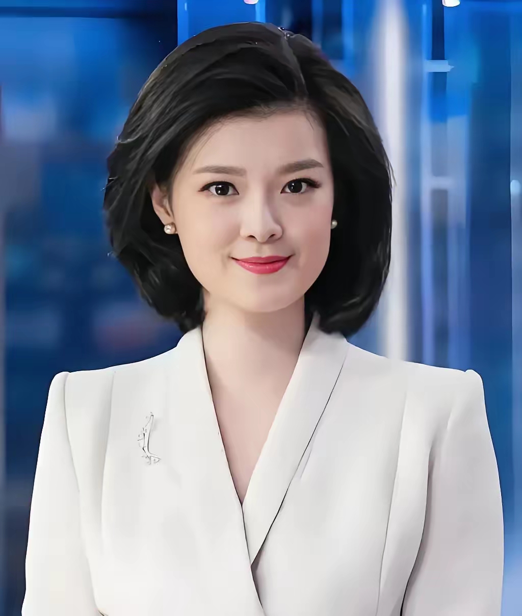本科:北京外国语大学 硕士:英国剑桥大学 曾在"主持人大赛"中荣获