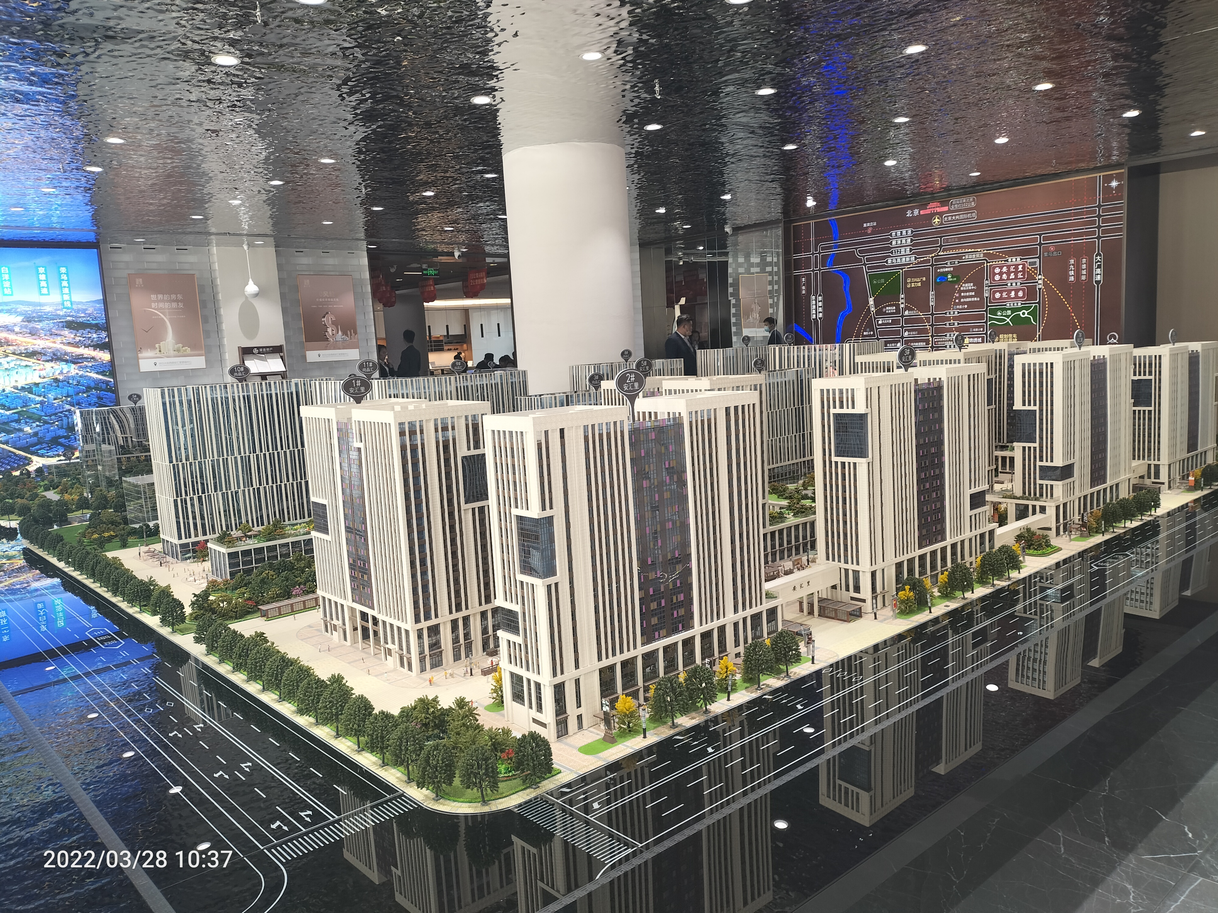 鹏润悦城项目定位为中国北方城镇白沟新城提升办公建筑品质,设计贯彻