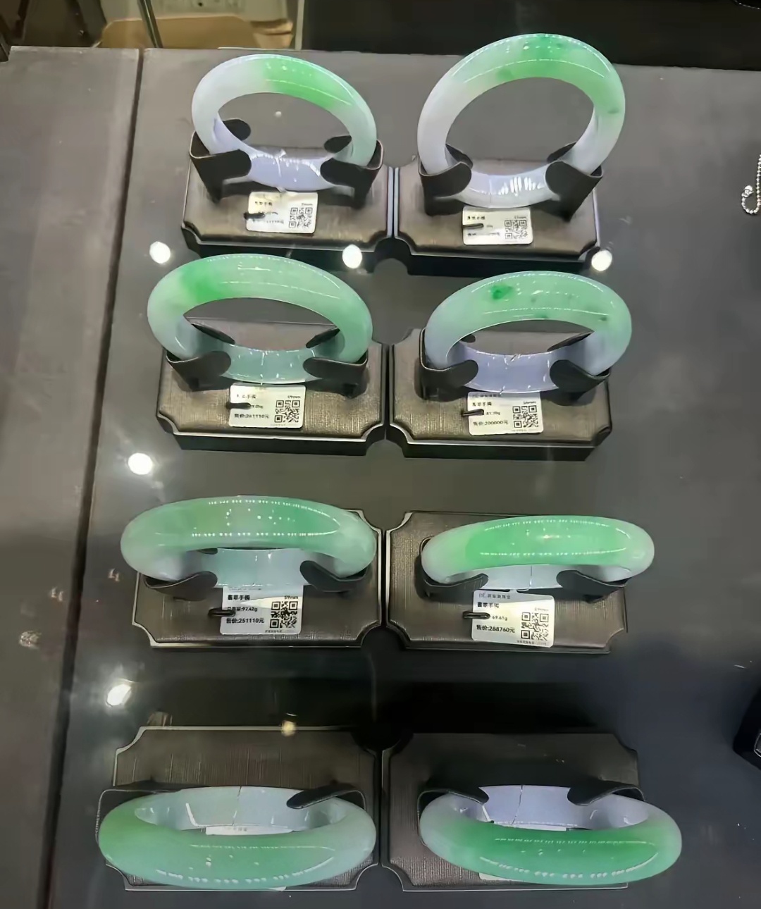 翡翠手镯交易市场(翡翠手镯批发一手货源)