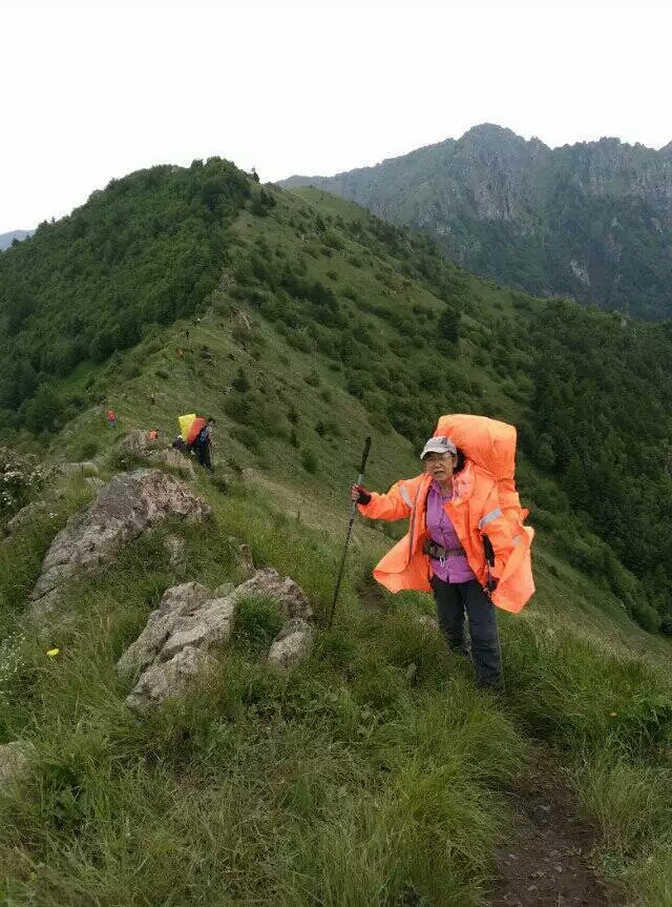 登高望远 意志与心胸成正比 人退休后闲赋,一定要有登山的经历,登高