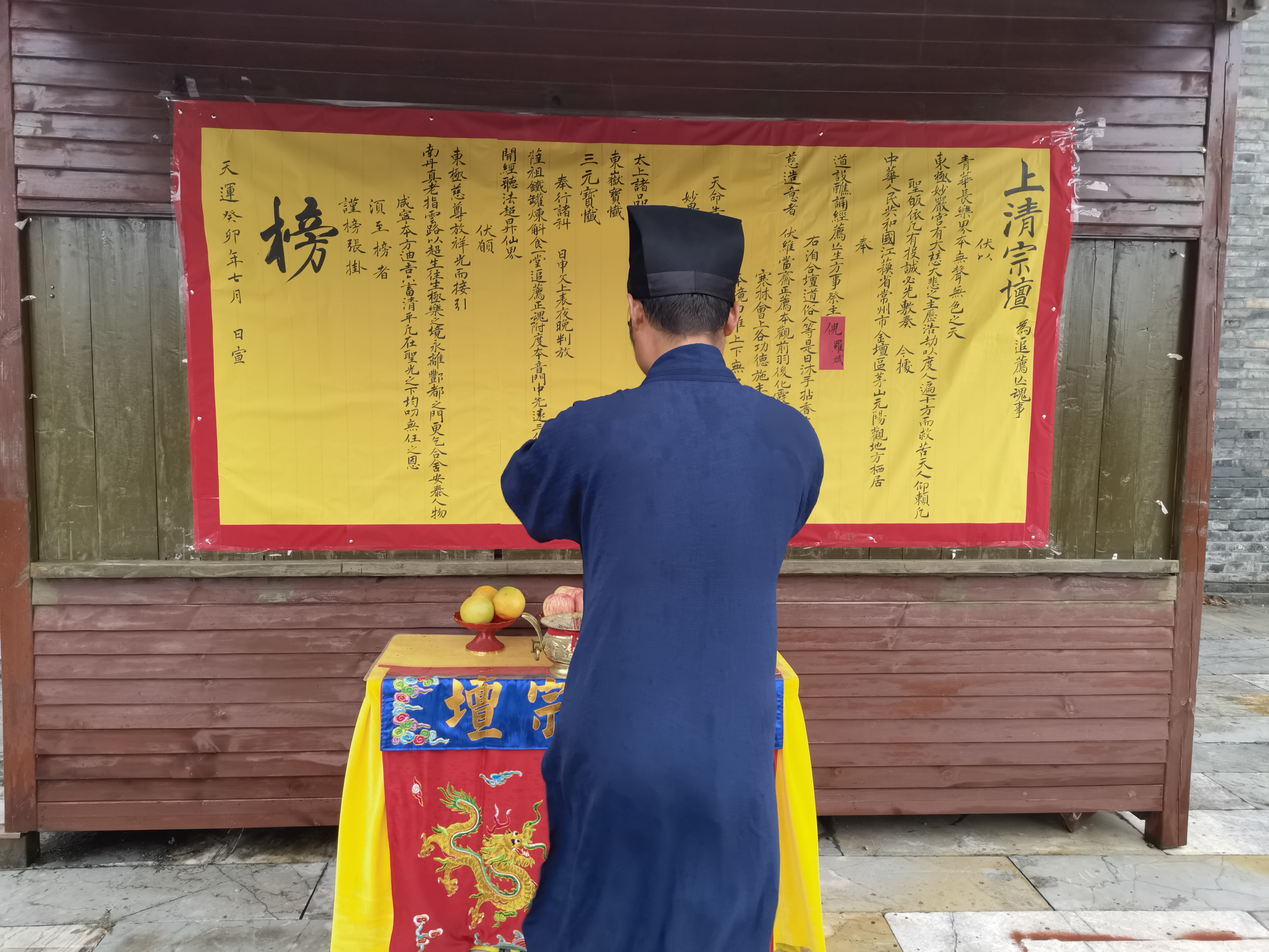 在这个充满色彩的世界中,一幅画面悄然绽放,犹如一幅