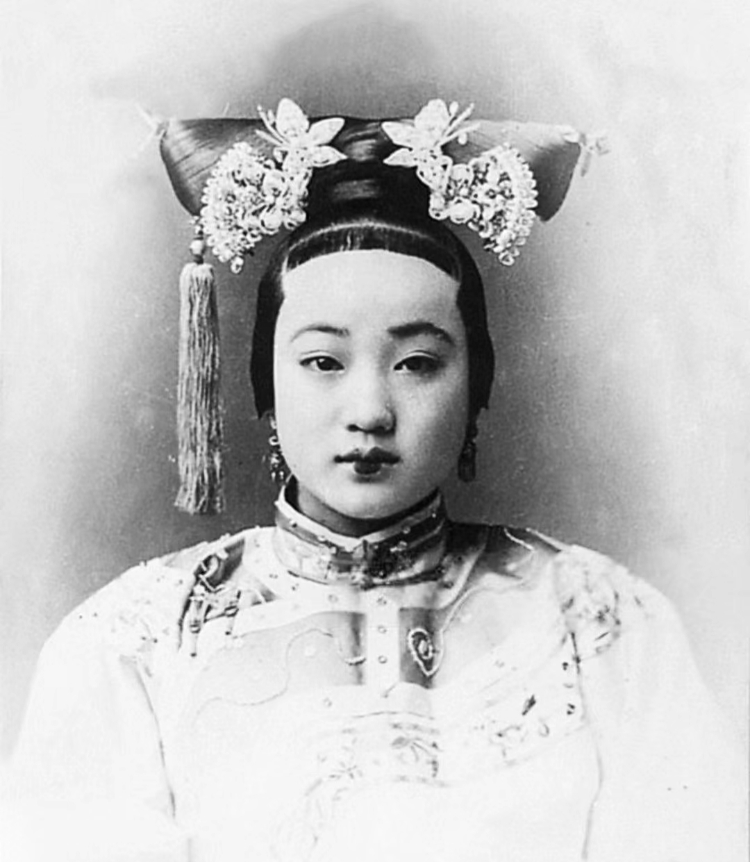 [穿越成珍妃怎么办?] 光绪12年. 广州将军府后院东小院.
