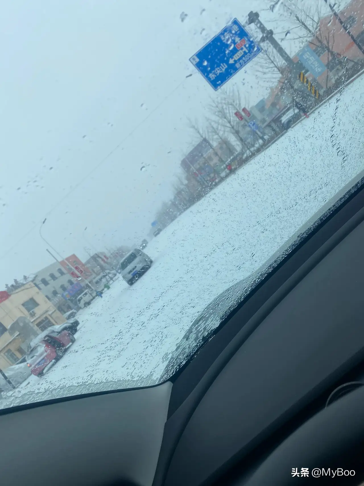 乌鲁木齐街头雪景图片