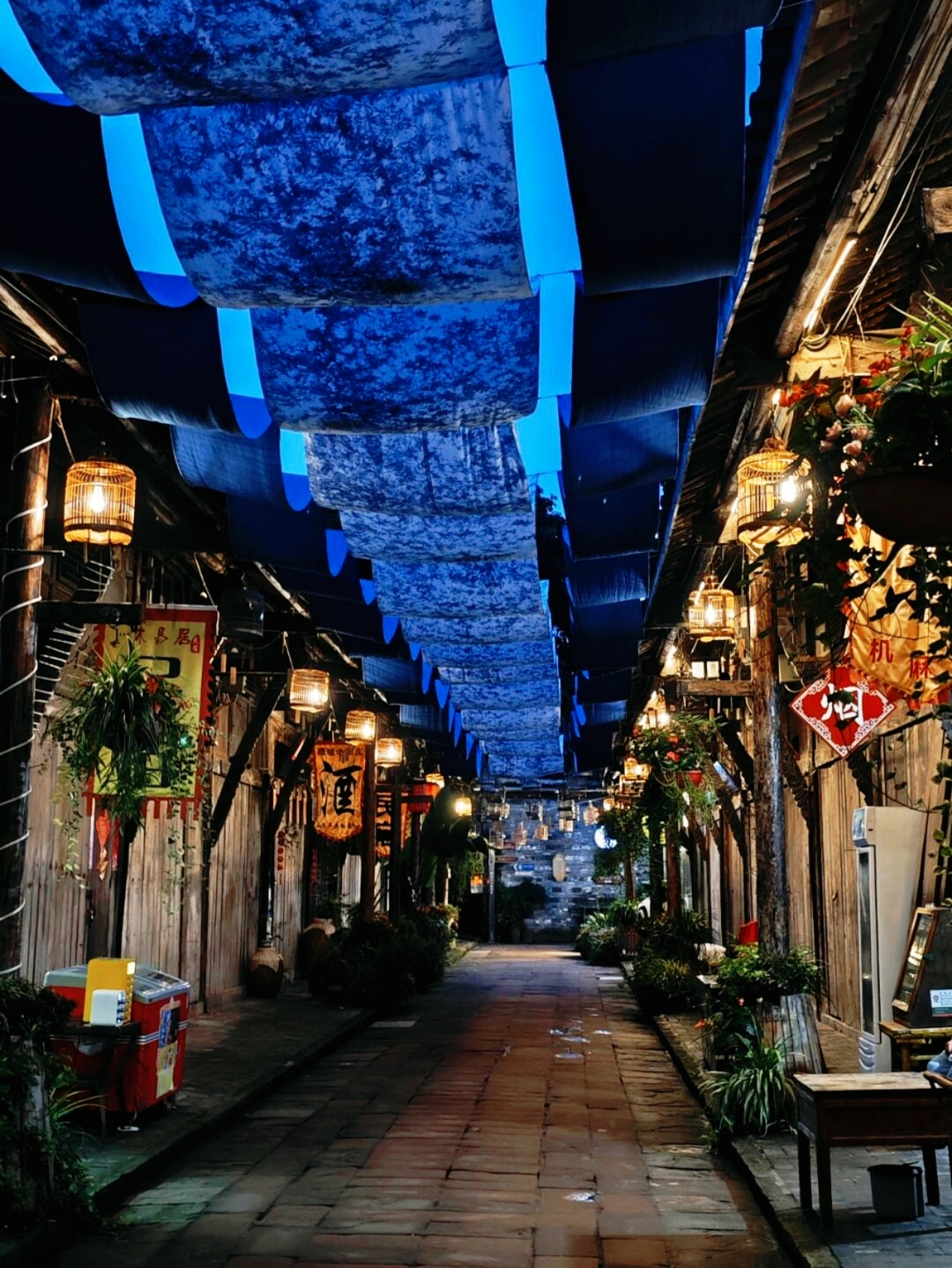 夏日夜游去哪儿#谁能想到,夜晚的成都安仁古镇美得让人沉醉!