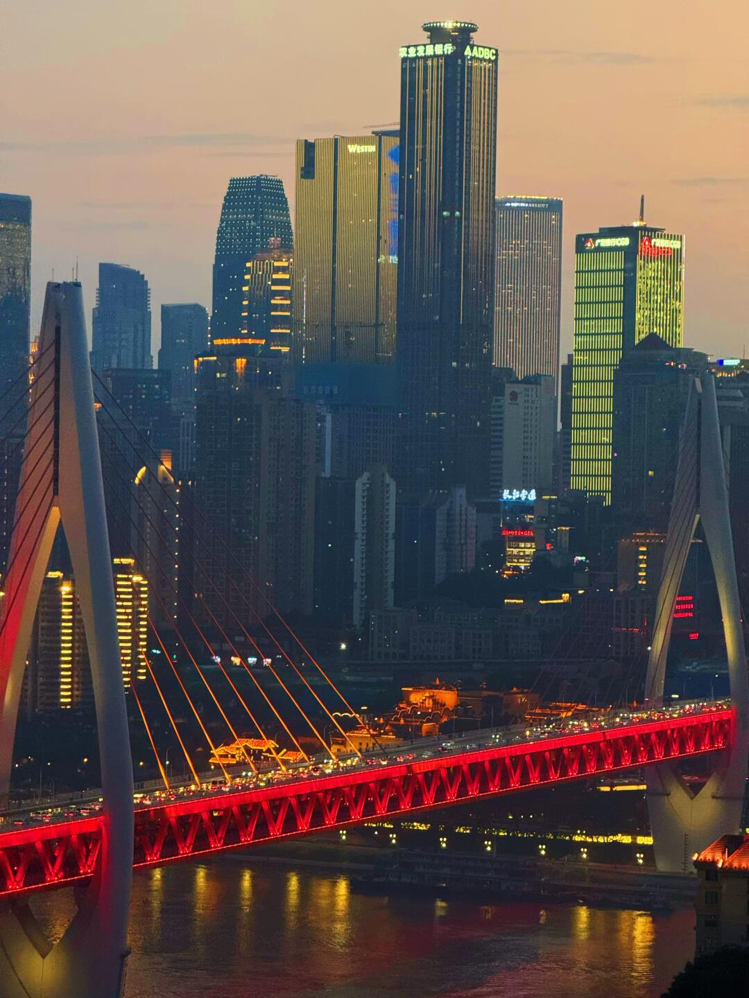 夏日夜游去哪儿#暑假来重庆夜游,闺蜜给我挖到个本地人私藏的夜景