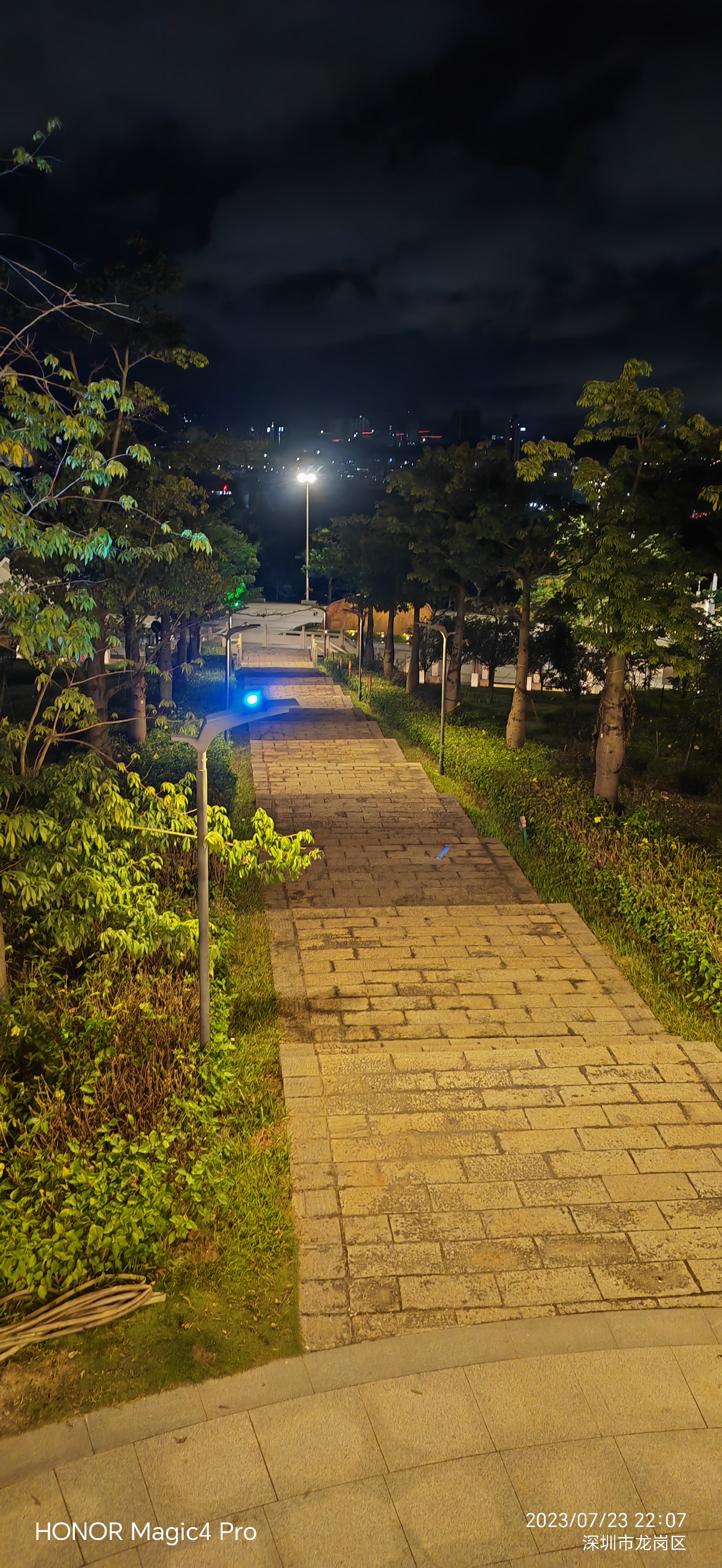 今晚在深圳的夜景里,我感受到了这座城市的脉搏.