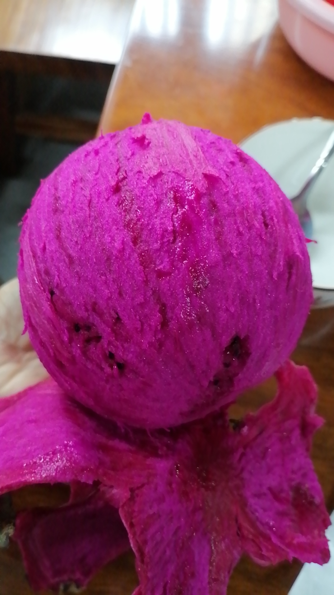 甜多汁,超大个火龙果,这碗都装不下,一个人吃不完