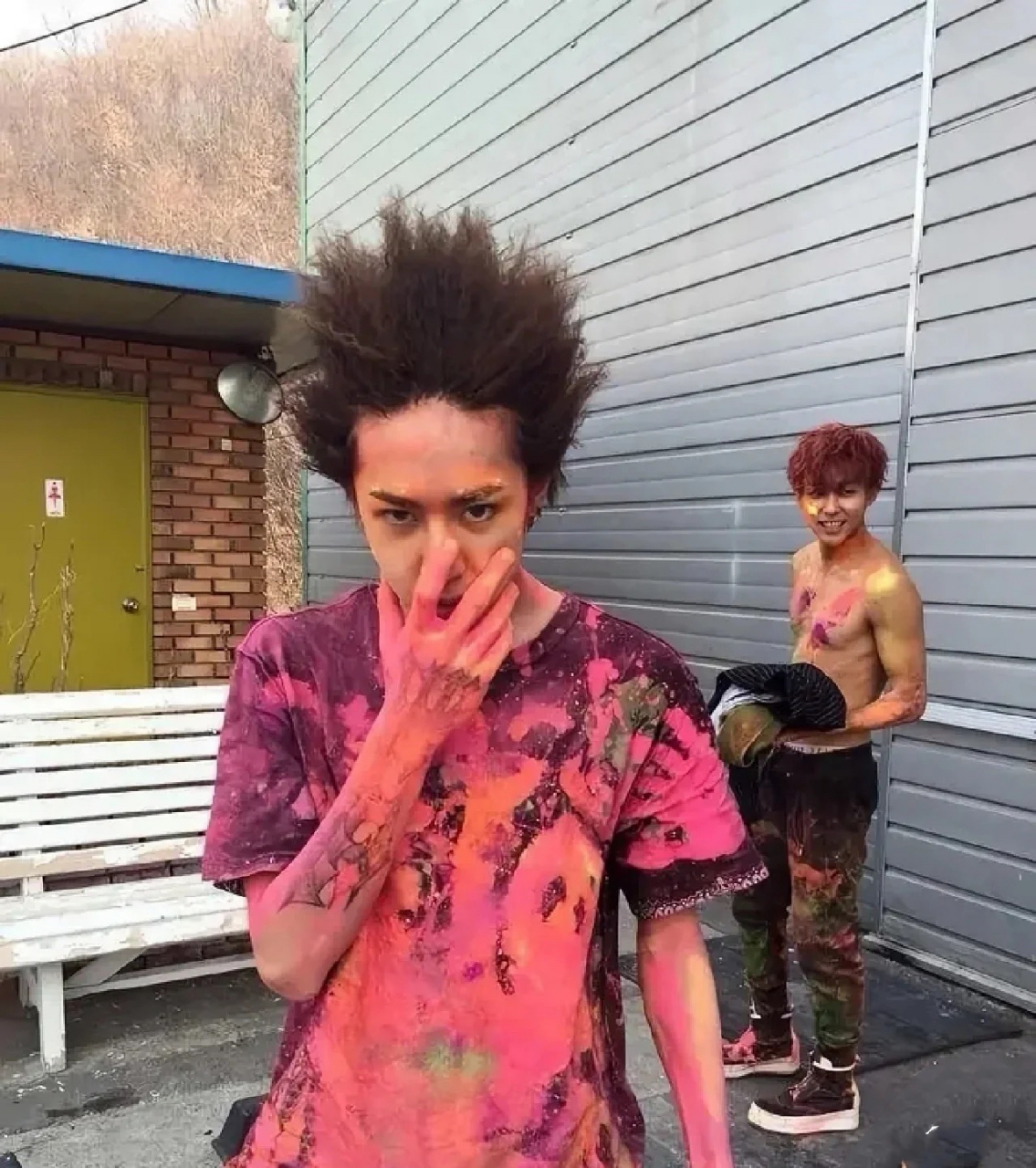 脏兮兮的小男孩,乱糟糟的小男孩,看似大爷的小男孩,先不要不在意.