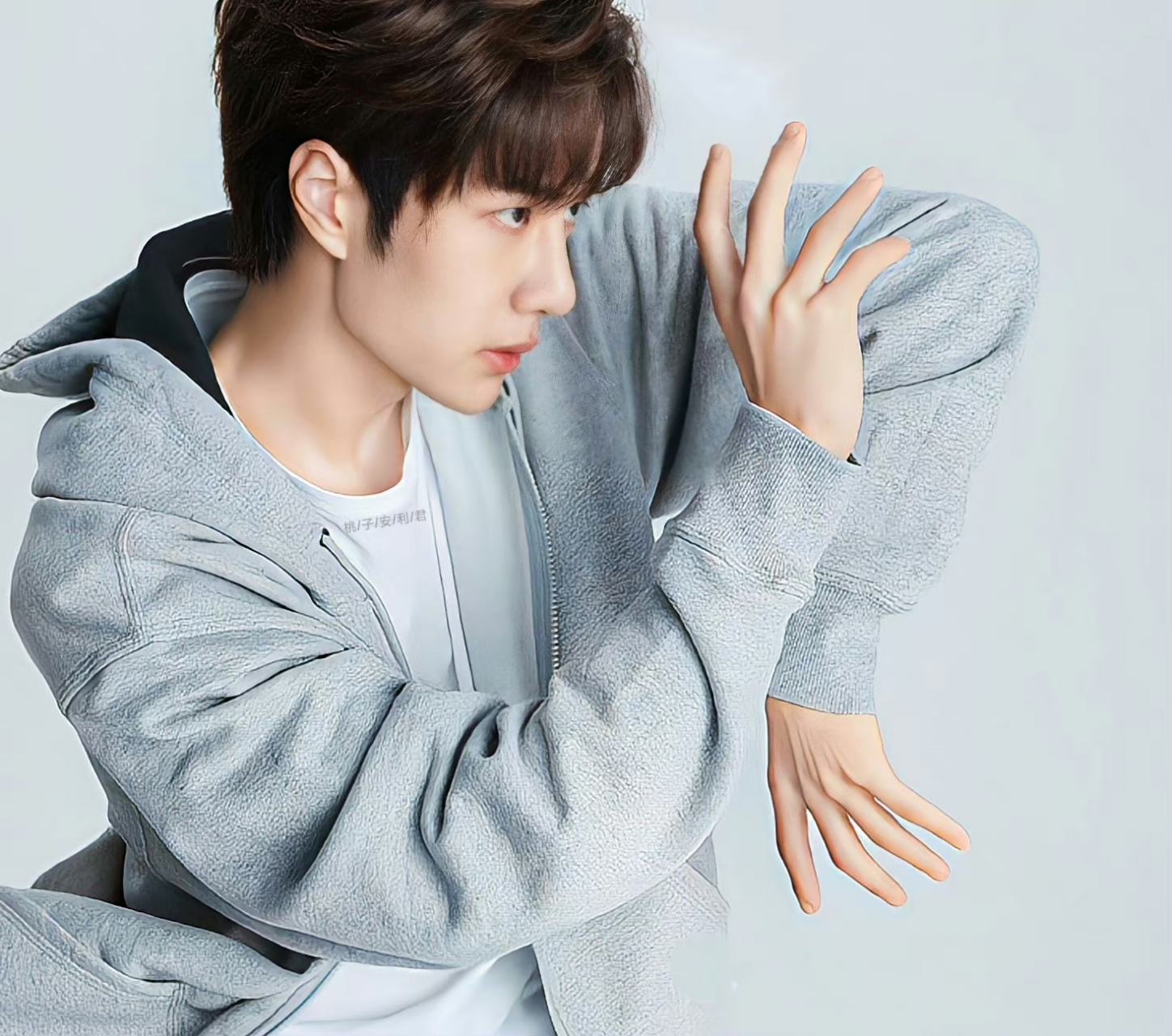 在我的世界里 王一博是: 最帅舞者 最帅"机长" 最帅摩托车赛车手 最帅