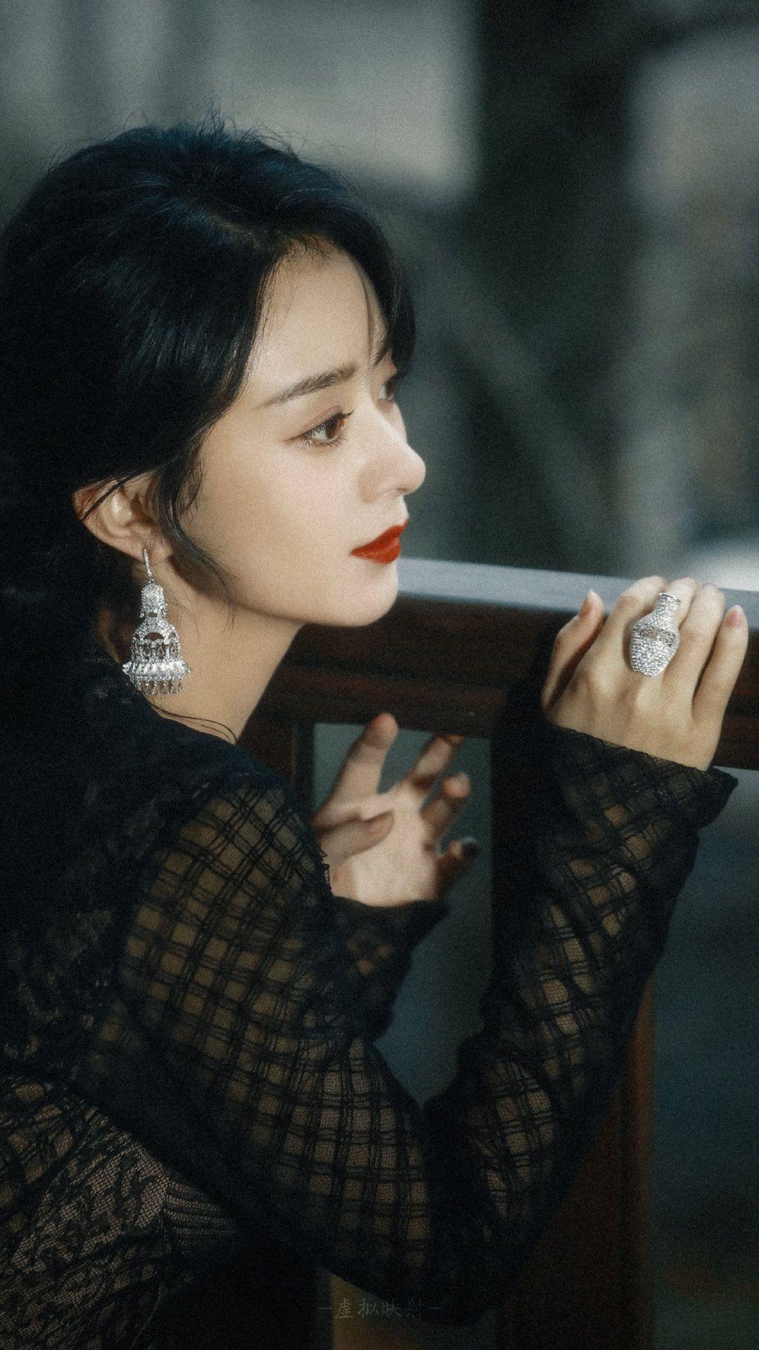 赵丽颖(英文名:zanilia zhao),中国著名女演员,以其出色的演技和甜美