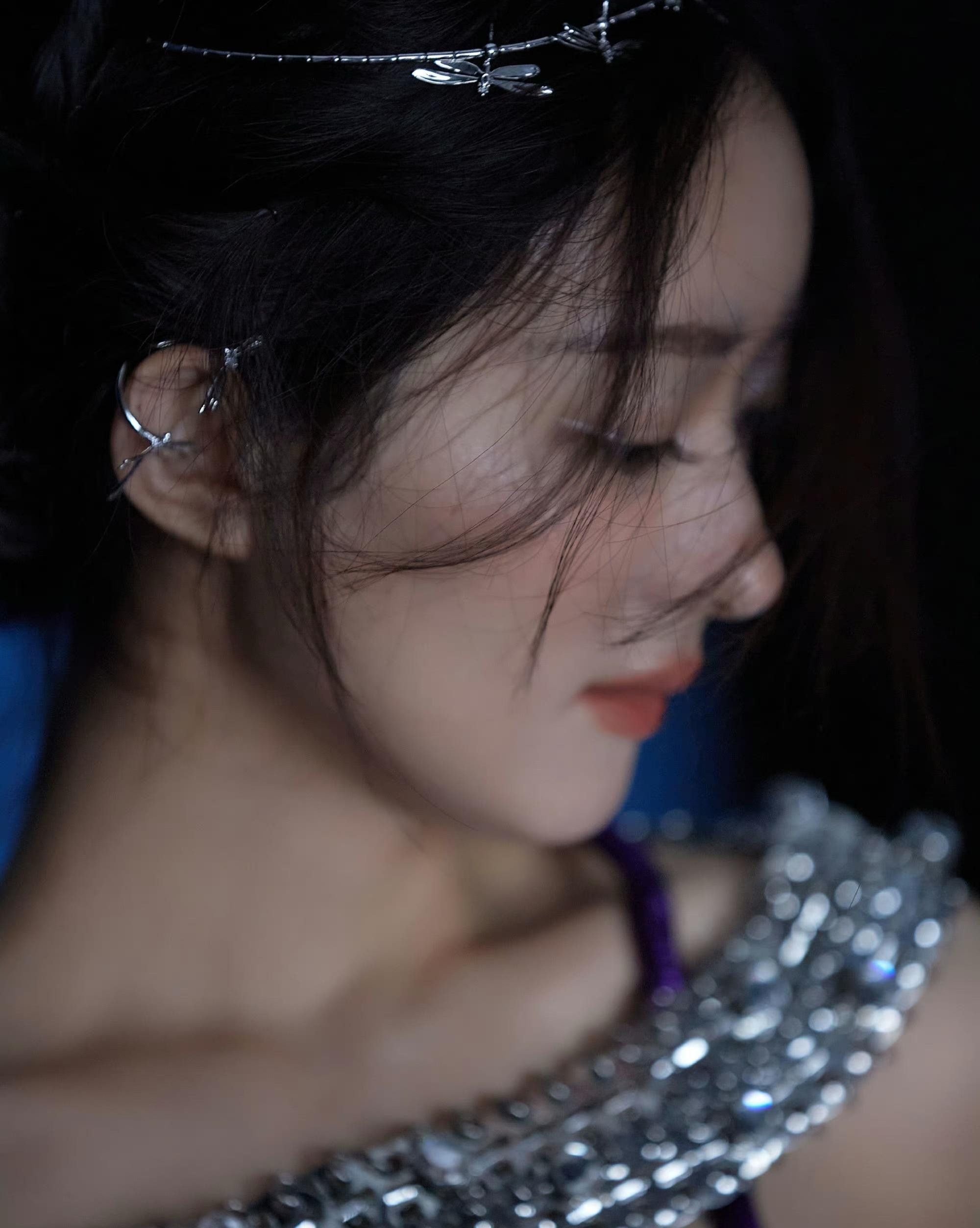 赵丽颖(英文名:zanilia zhao),中国著名女演员,以其出色的演技和甜美