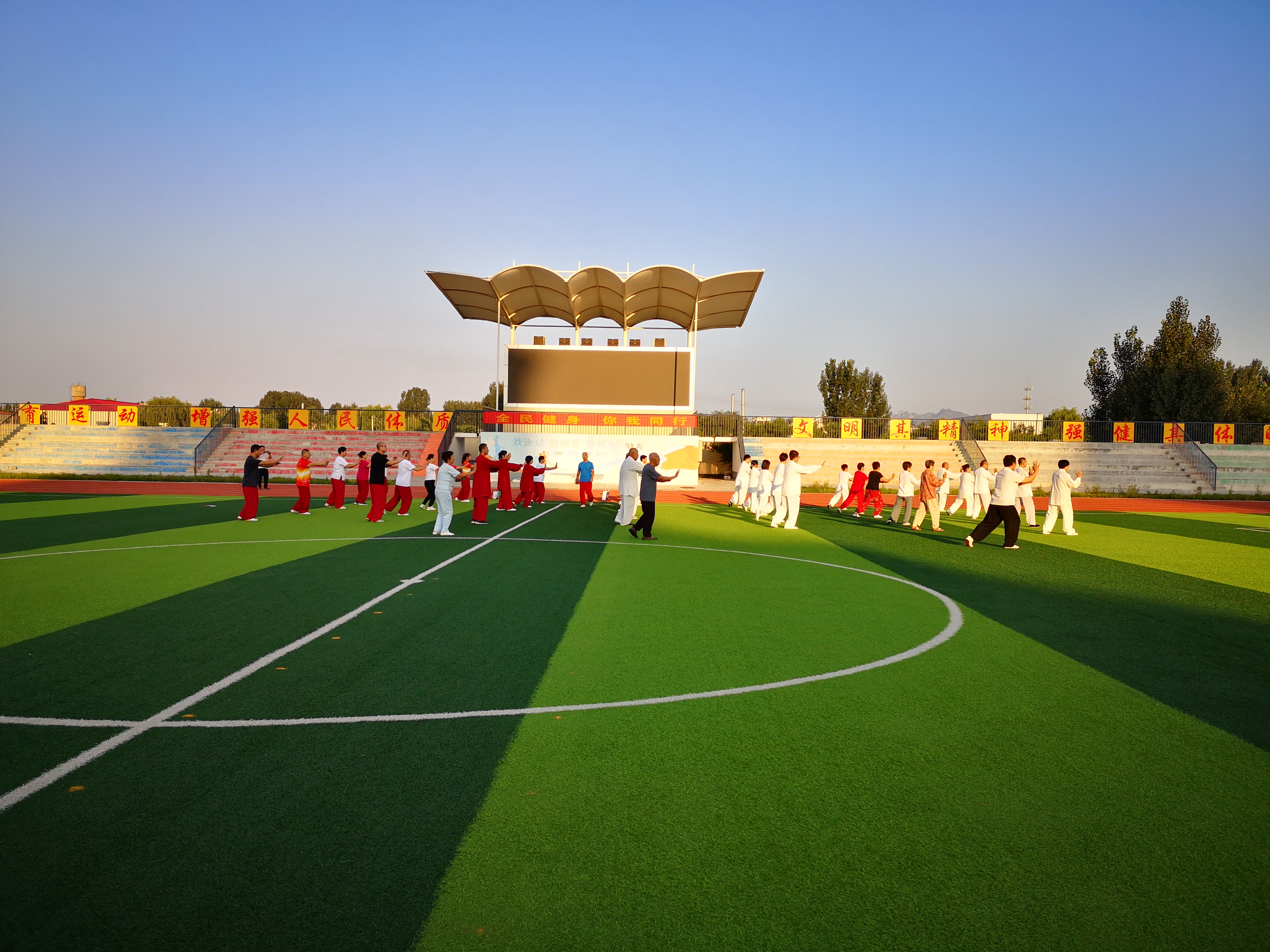 内家拳一流高手应该具有这样的特征: 1,其貌不