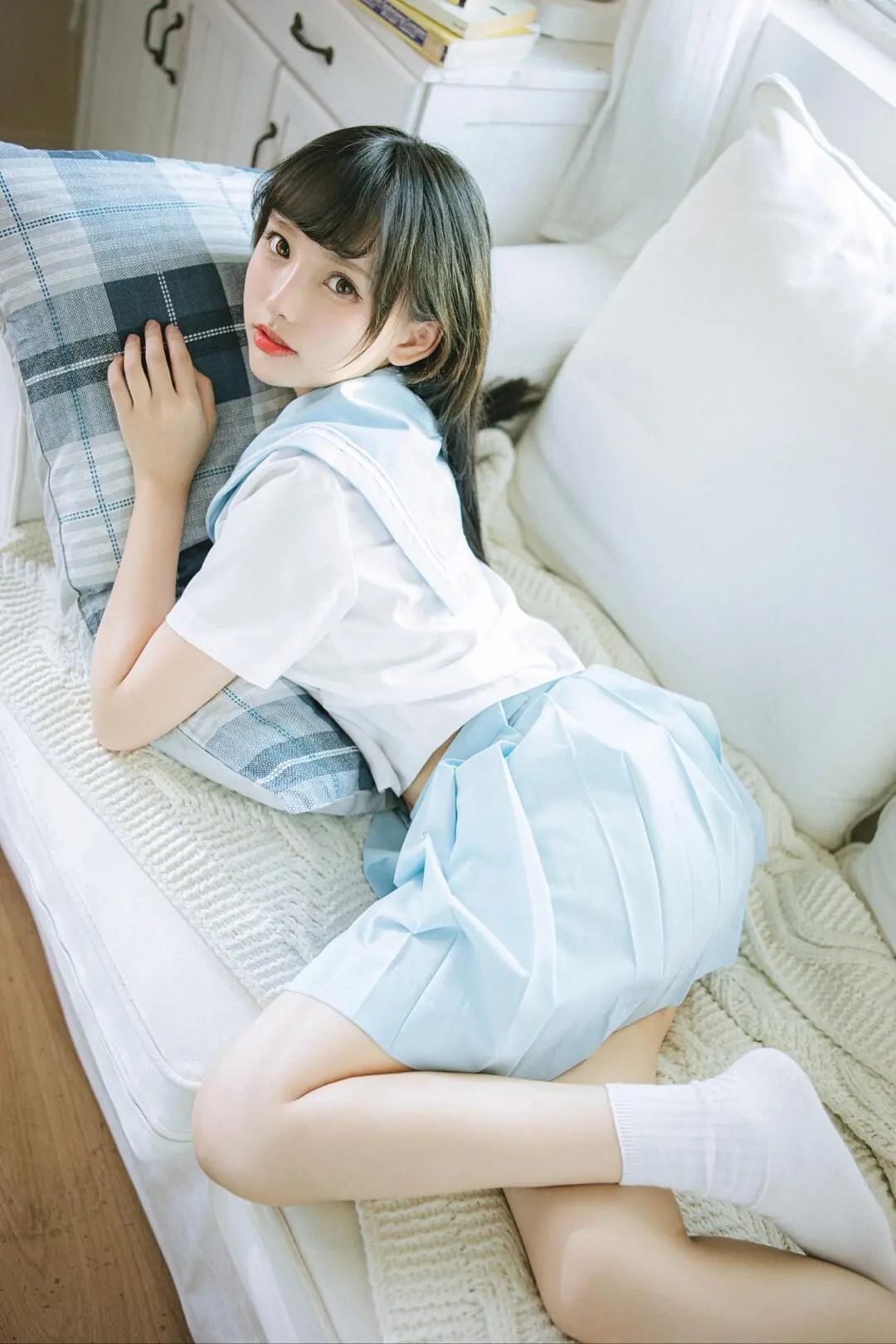 当明媚阳光邂逅jk制服,百褶裙摇曳出少女心事,每一帧都是怦然心动的