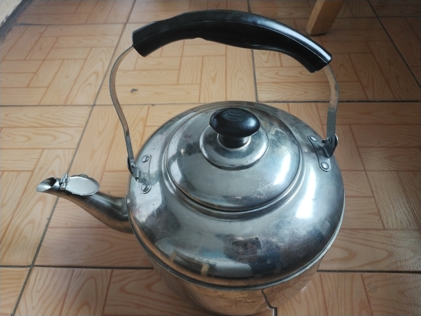 大家对这个烧水壶和暖瓶不陌生吧,多少年前都是用这个烧水装开水