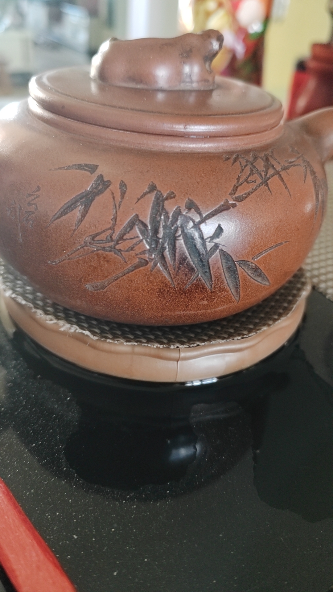 石溪作云石刻紫砂壶.