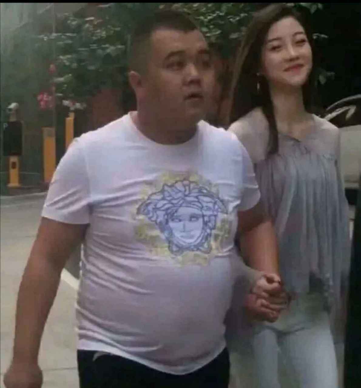 为什么越丑的男生女朋友却越漂亮?想不通