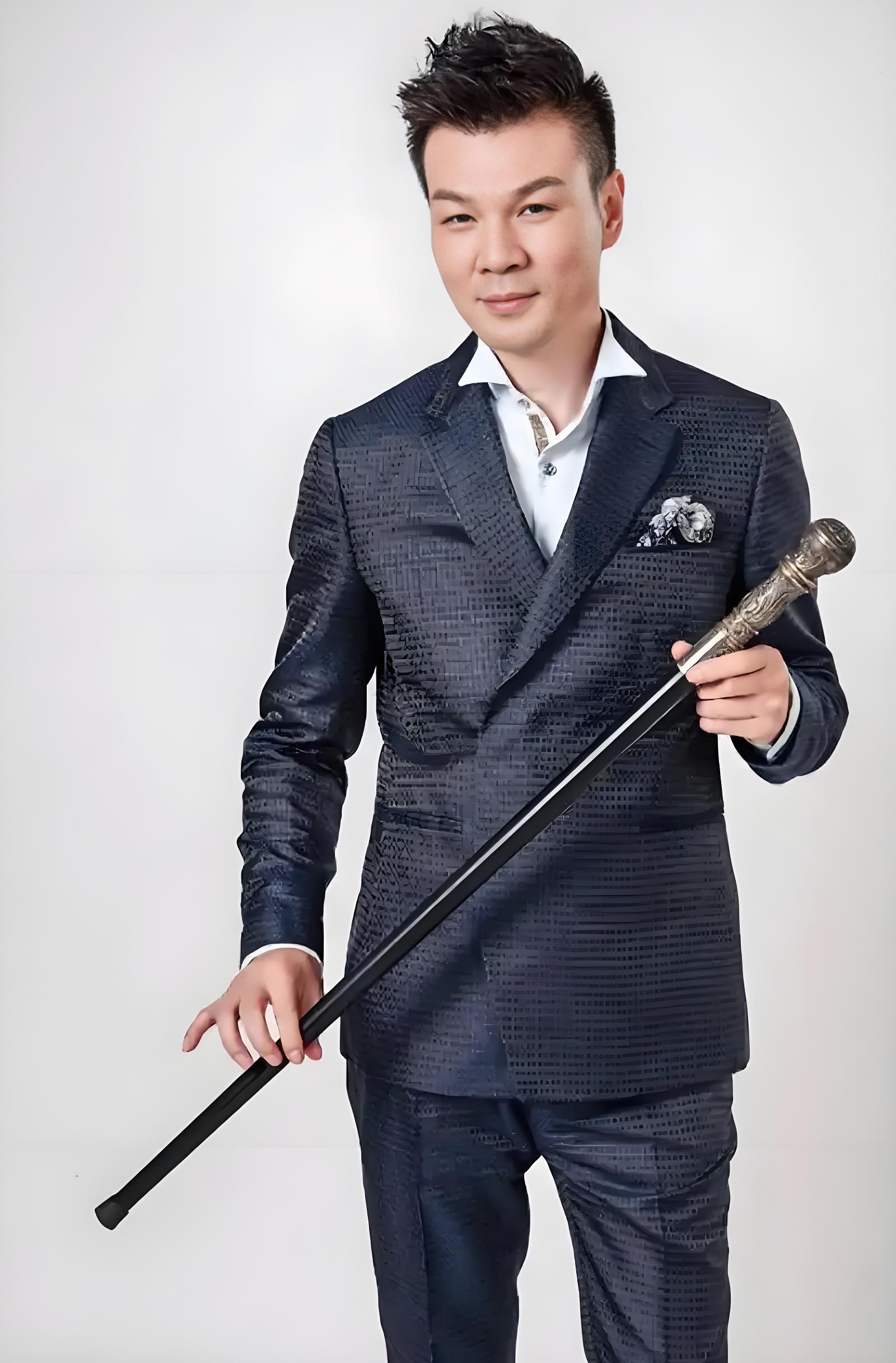 李彬携阳光气色重磅回归:历经风雨,归来仍是「笑匠」】