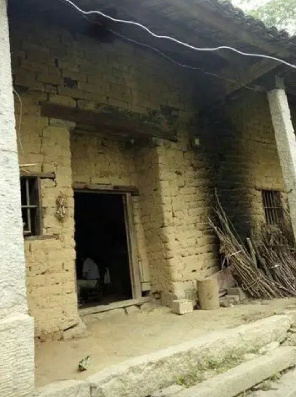 家贫穷的图片偏远山区穷人图片穷苦人家贵州农村穷人房子图片家境贫寒