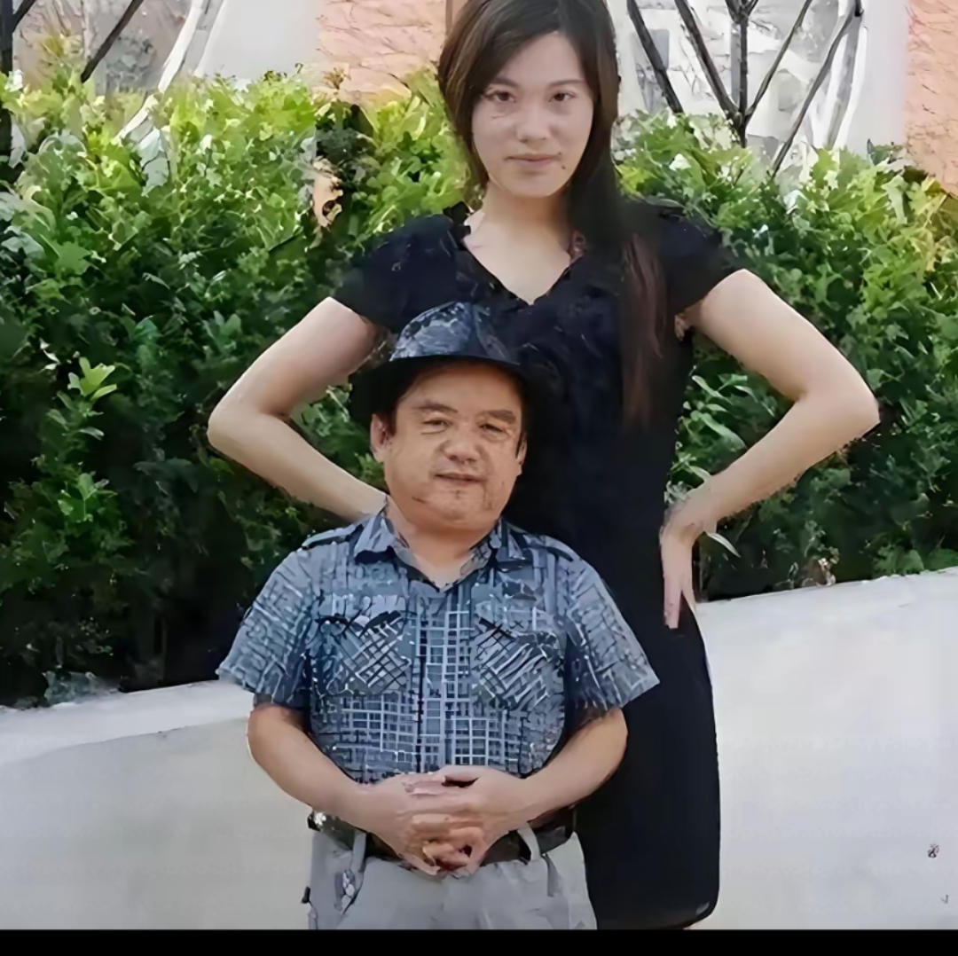 中国有位男明星叫陈三木身高只有1