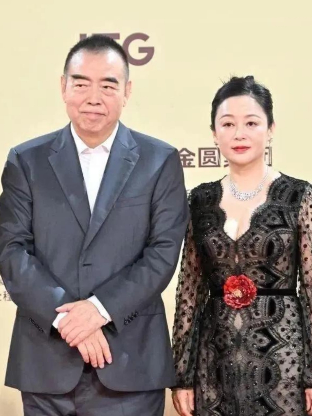 陈红比老公陈凯歌小十六岁但夫妻俩站一起看着却像是同龄人不得不