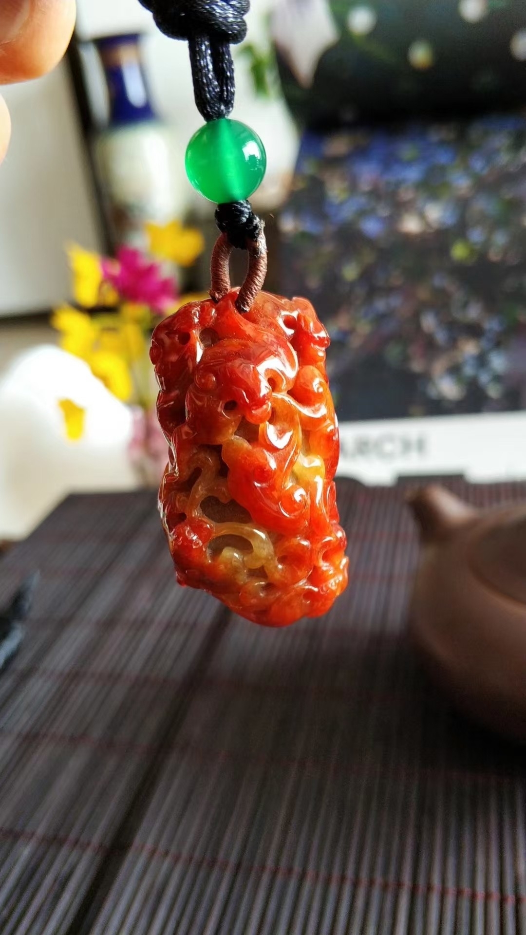 红翡挂件,名师镂空雕刻,寓意"红红火火,如意吉祥"