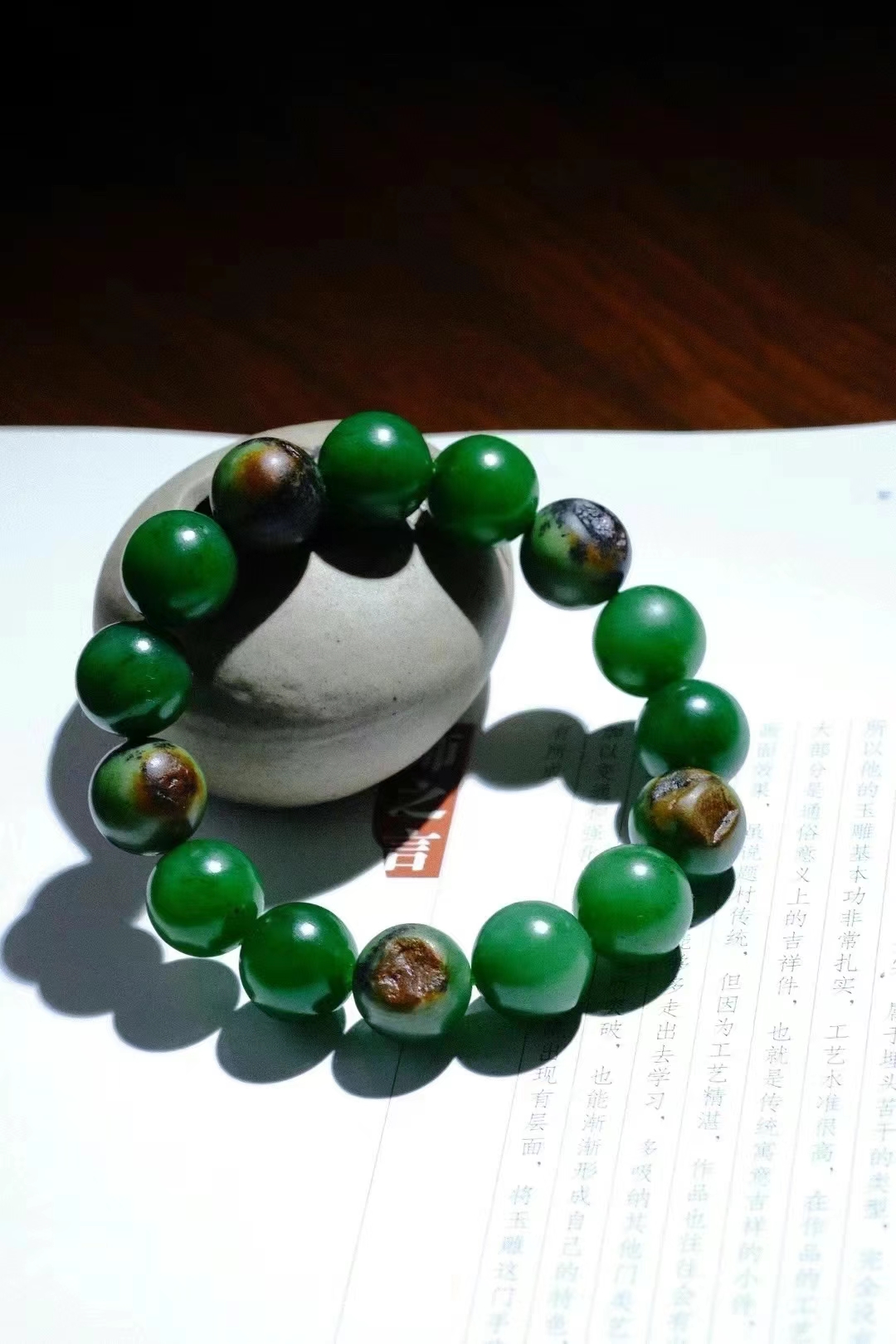 质朴无华61籽 和田碧玉籽料手串, 醇厚油润,色浓且均匀, 保留原始皮