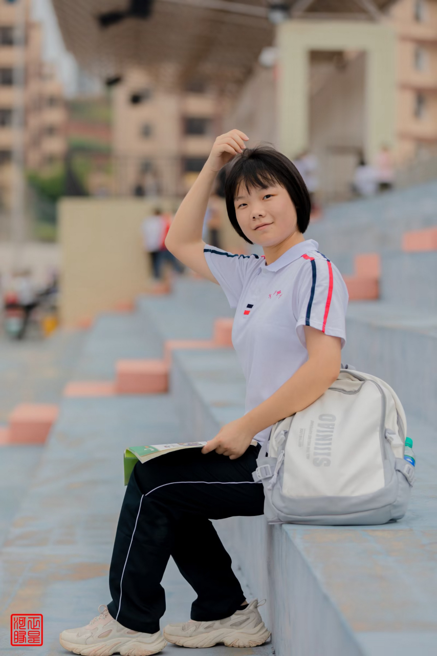 小字成行赋新意,残章一卷念青台