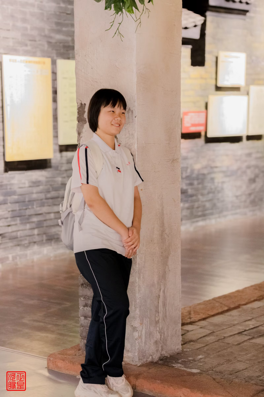 诗意风流赋落花,依然玉宇瑶台载