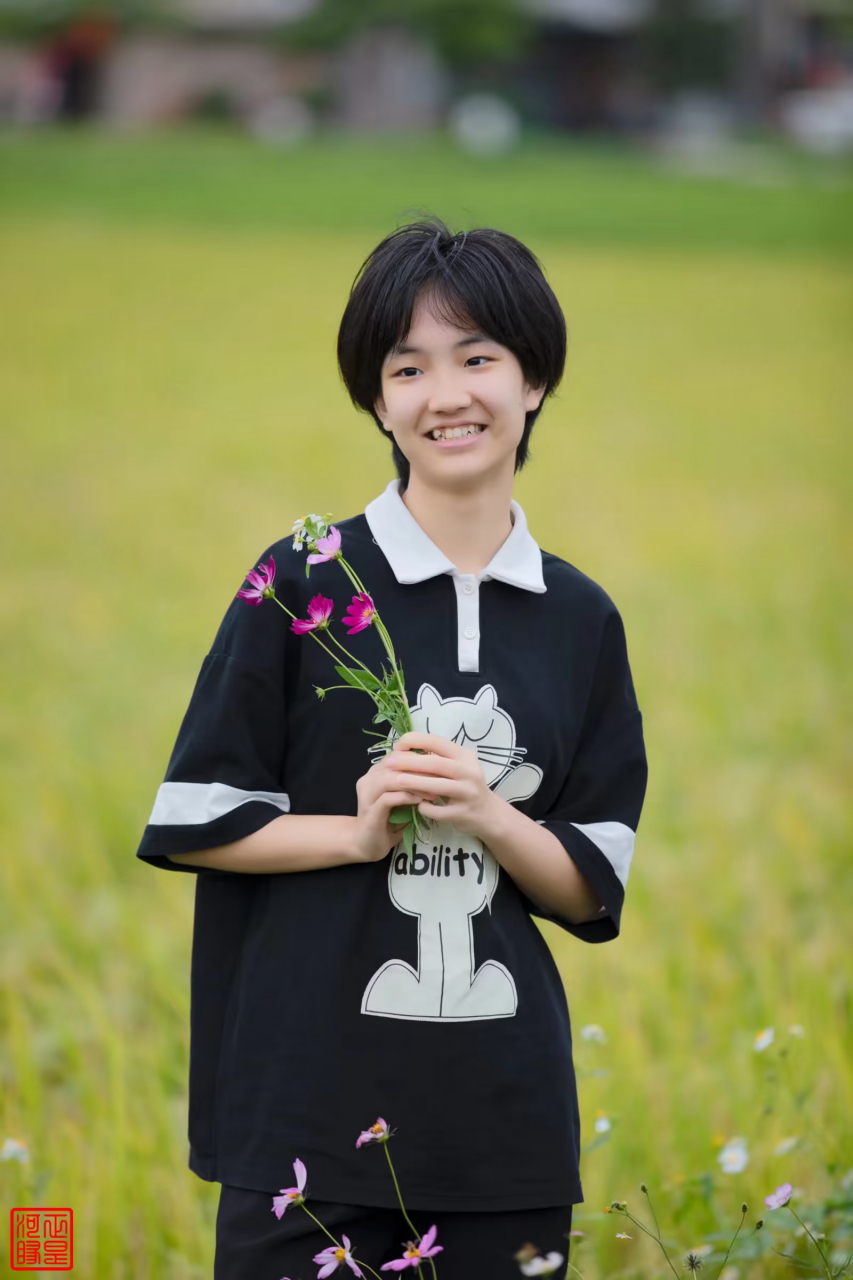 图画人生山水意,思来笔下墨腾空