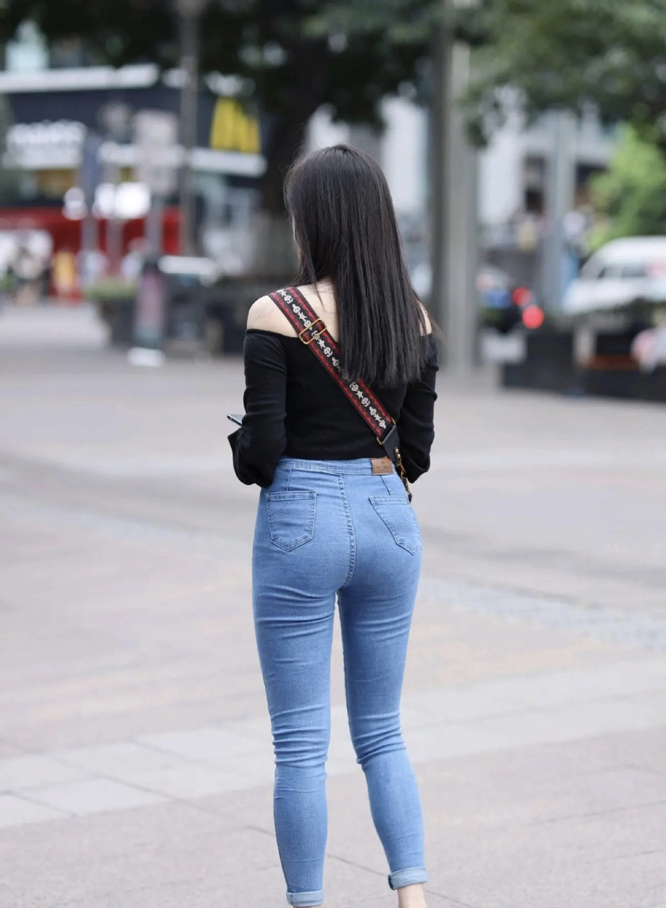 这牛仔裤背影真馋人!