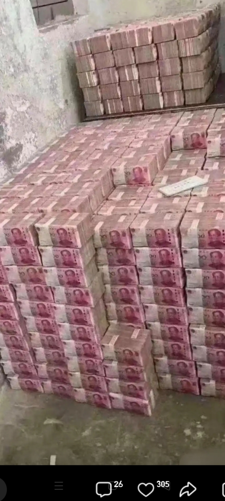 在当今的中国,是什么样的家庭才会有如此成捆成堆的百元大钞随便放在