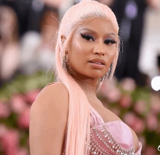 美国说唱歌手"麻辣鸡"妮琪·米娜,在荷兰阿姆斯特丹机场被警方拘留数