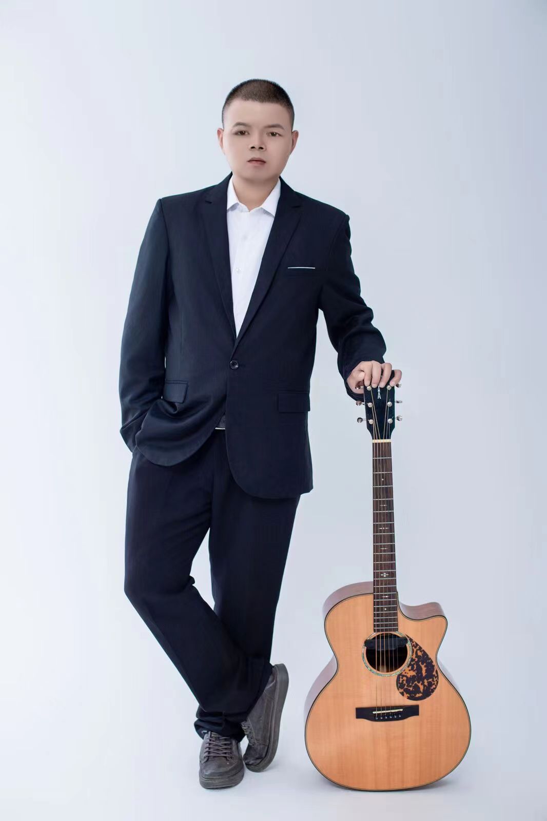 谭震写真,歌手谭震照片.