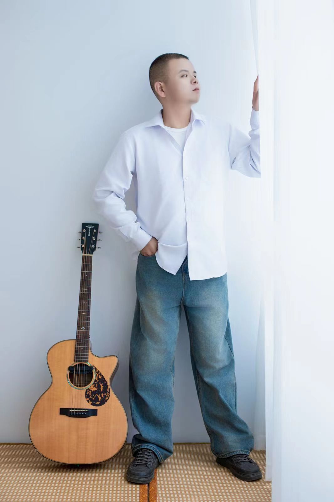 谭震写真,歌手谭震照片.