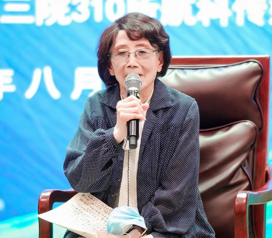 葛兰,原名王静蓉,是中国第一代女播音员,她的声音陪伴了几代人的成长