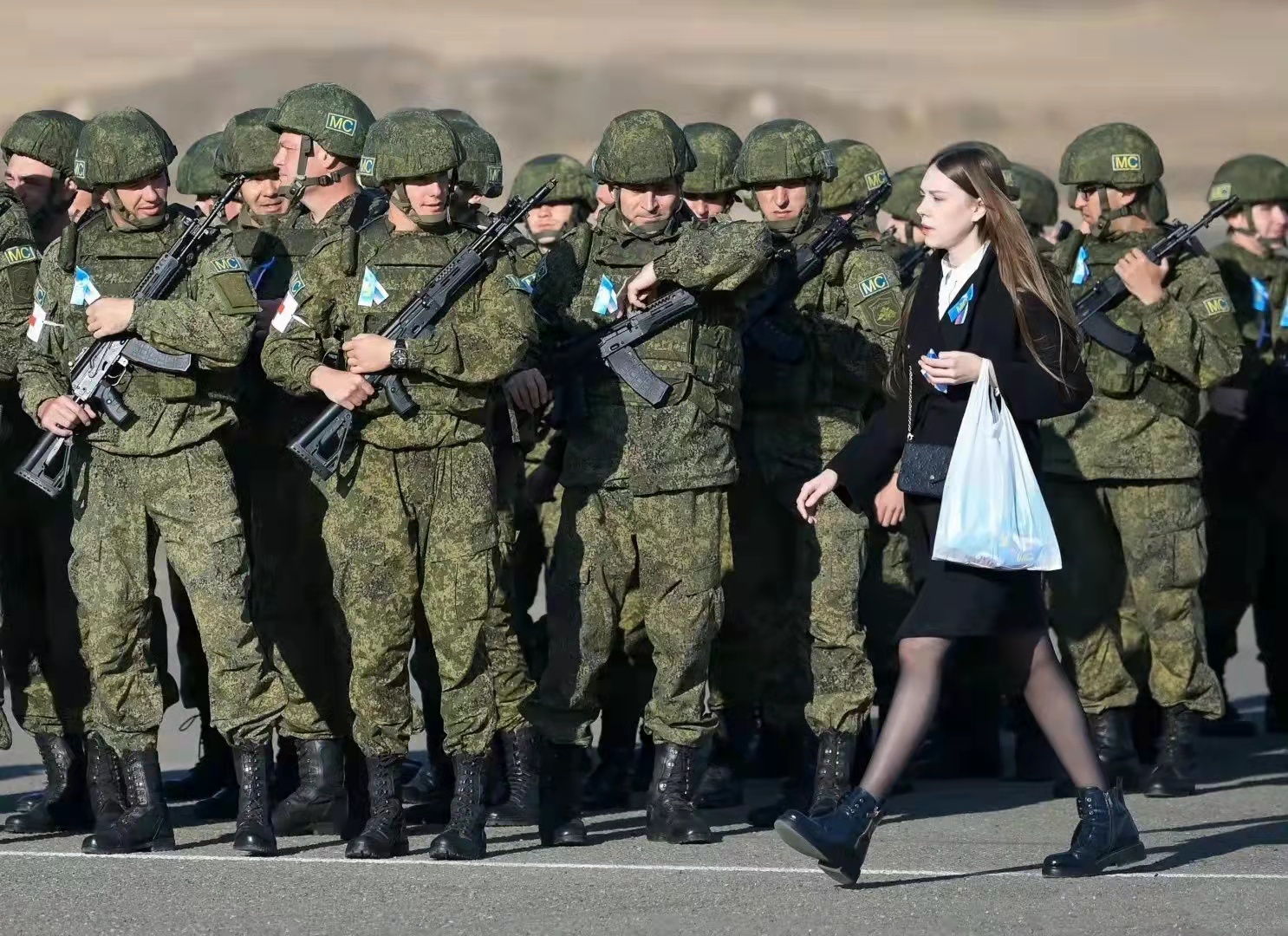 男人可以依靠武力征服, 女人可以依靠魅力俘获