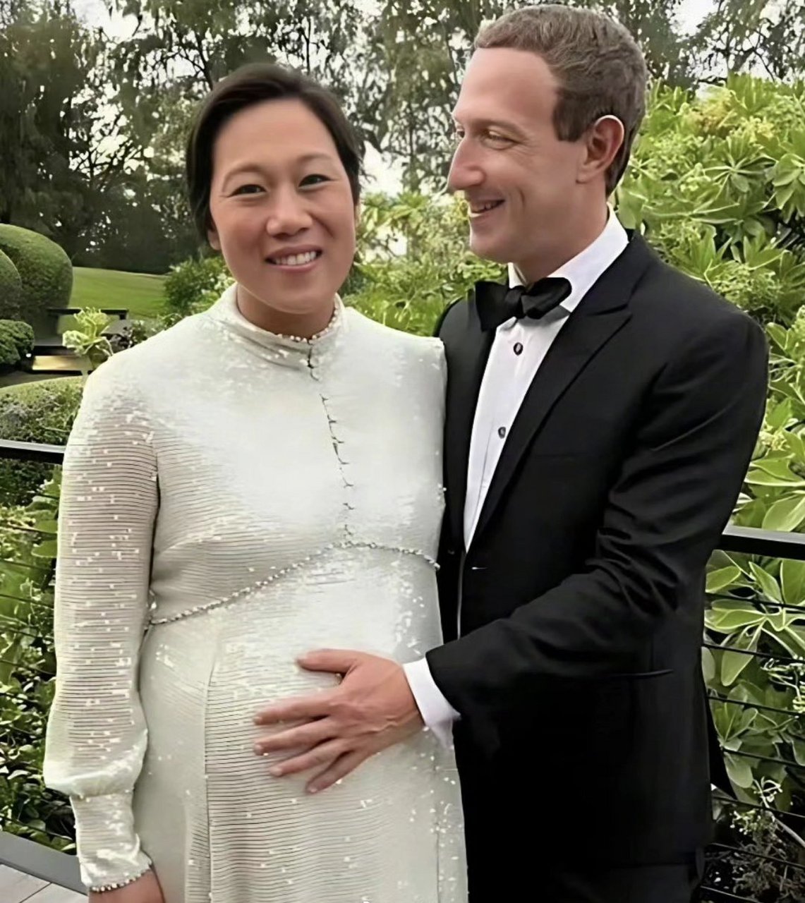 顶级大佬中,扎克伯格和自己的妻子普莉希拉·陈,绝对算得上一个另类