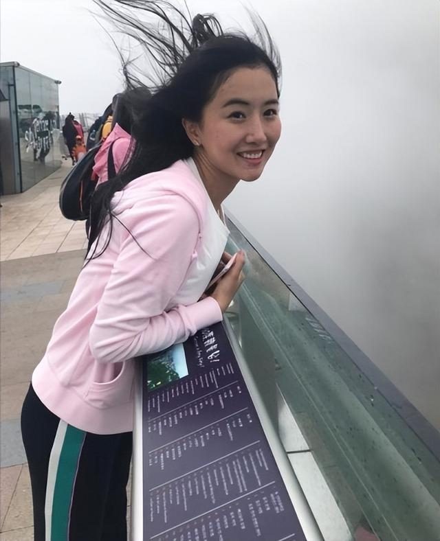 苏享茂的家属,又晒图片信息了:图一是翟欣欣在世纪佳缘的资料介绍, 图