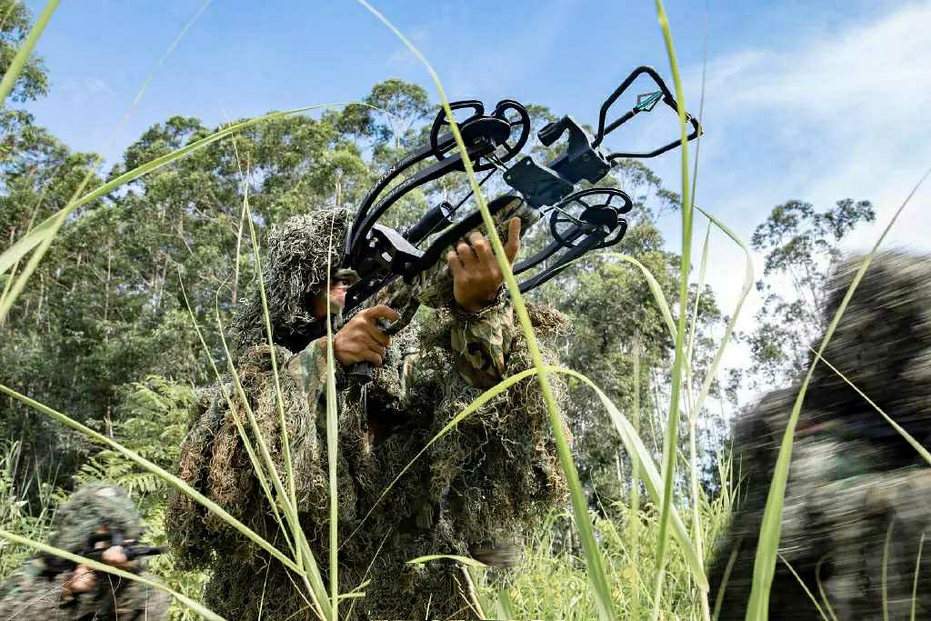 武器装备# 国产大威力滑轮弩,这种装备最大的好处就是静音水平非常高