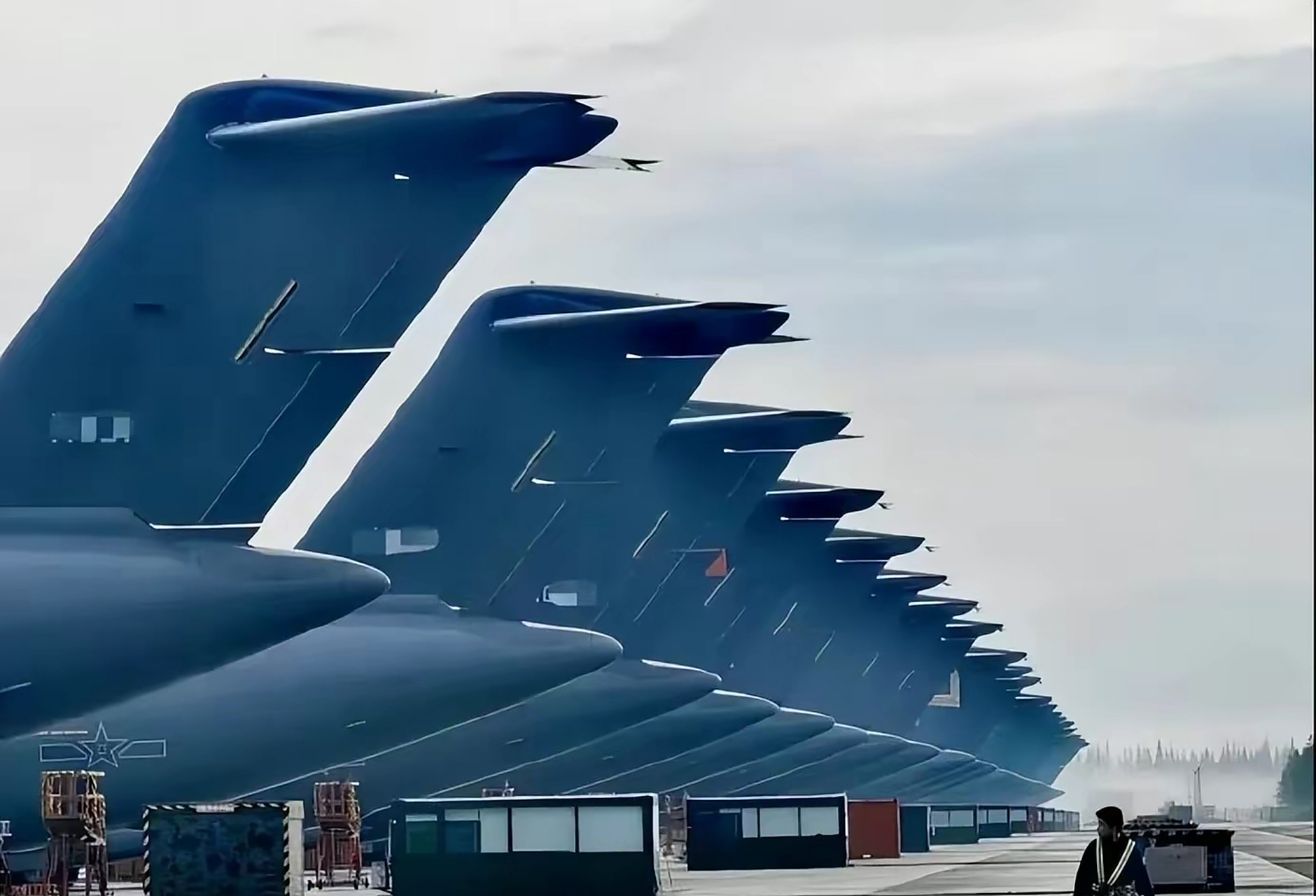 武器装备# 我是认真数了,不多不少正好20架!