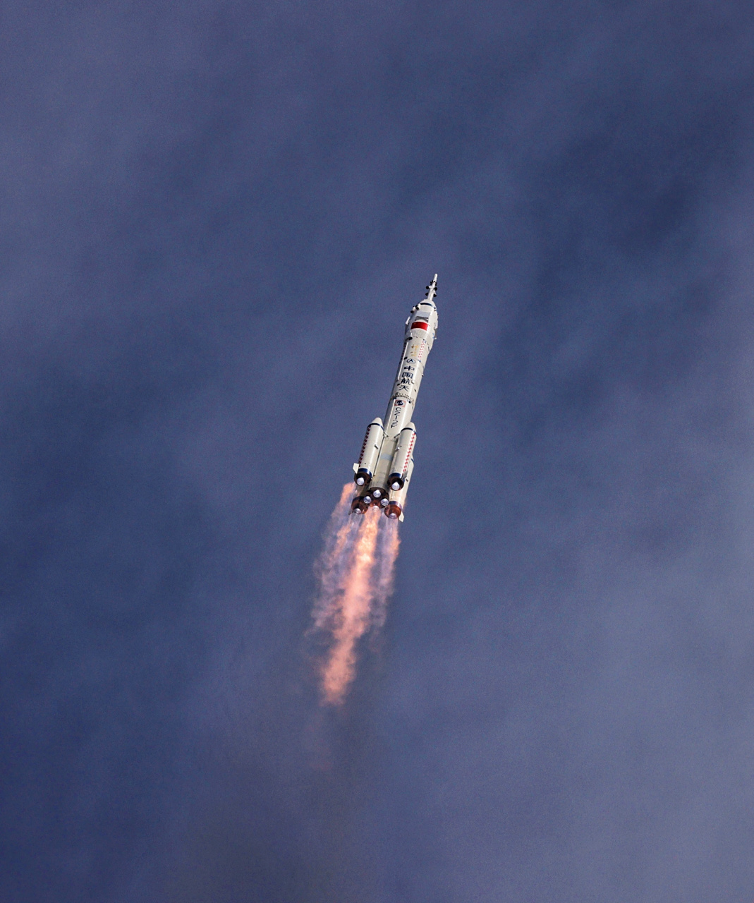 此次负责发射神舟16号飞船的是我国长征二号f遥十六运载火箭,仔细看看