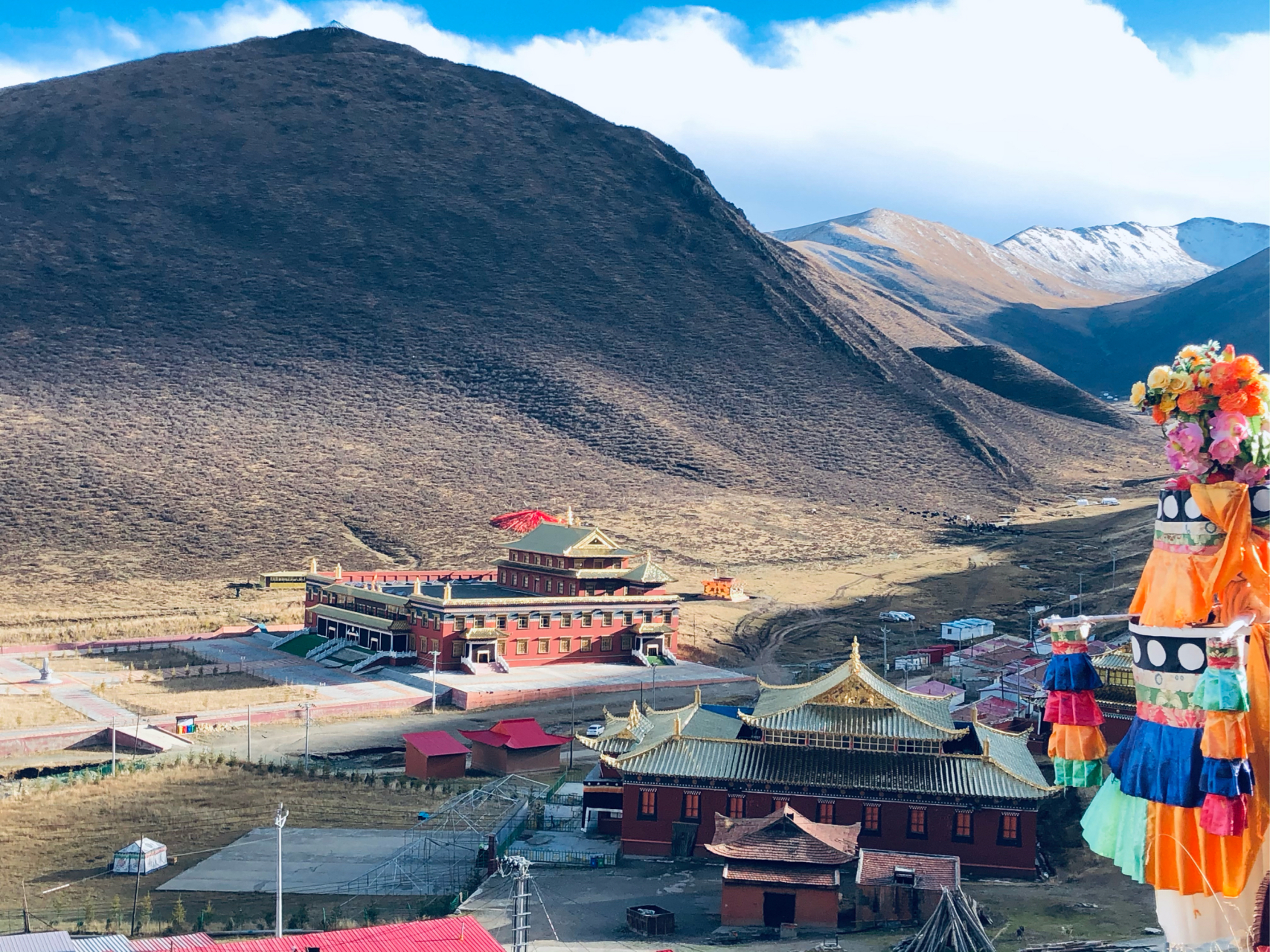 觉囊派龙什加寺是个三百多年的历史留于的寺