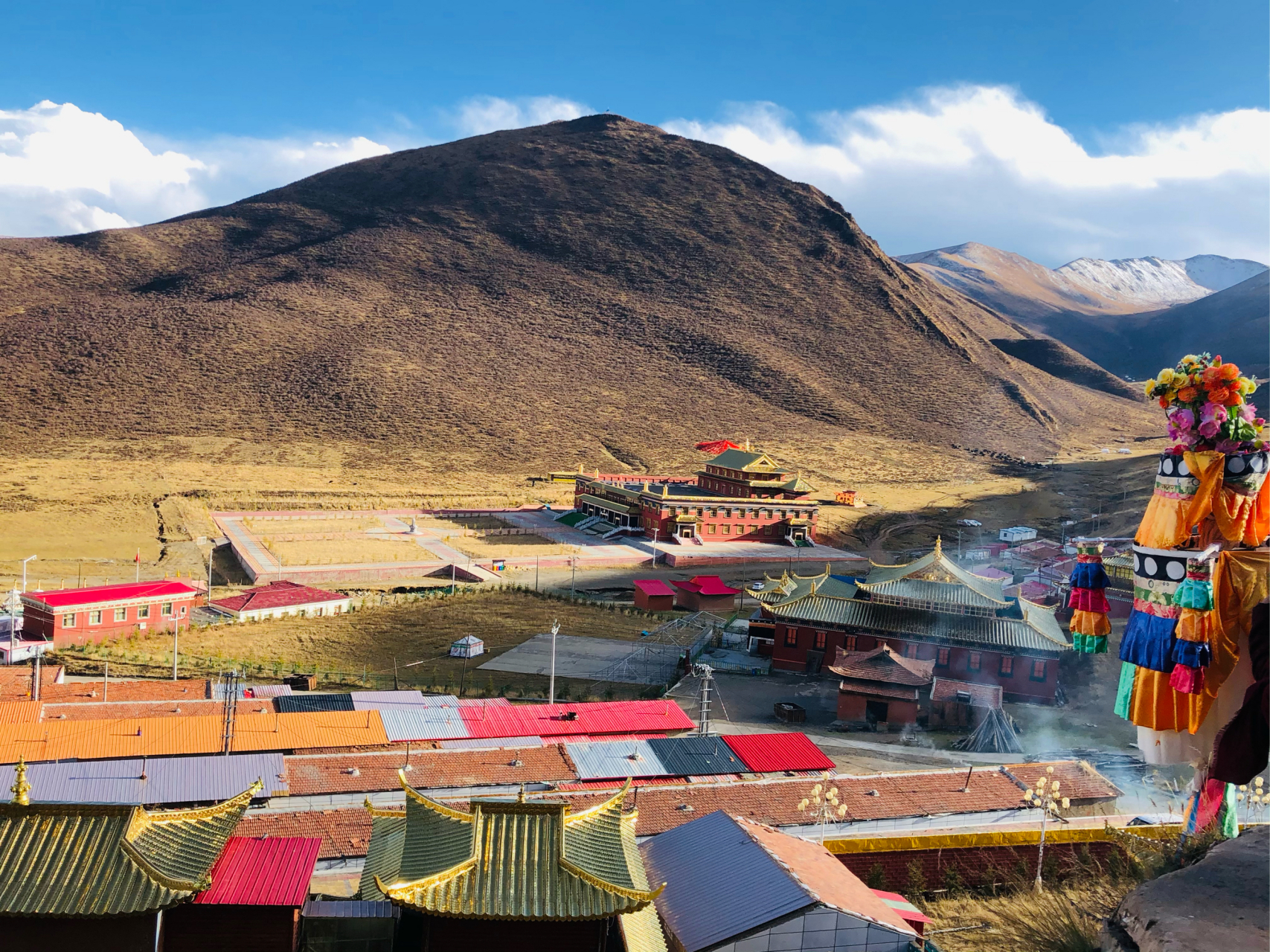 觉囊派龙什加寺是个三百多年的历史留于的寺